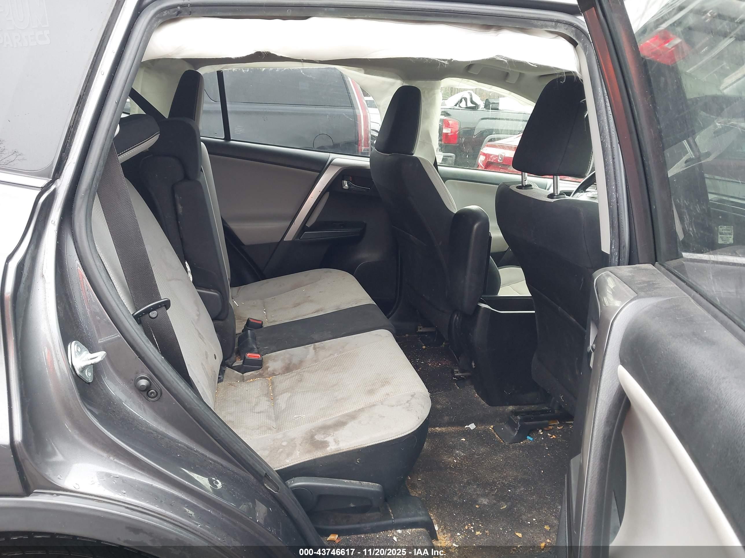 TOYOTA RAV4 image 8