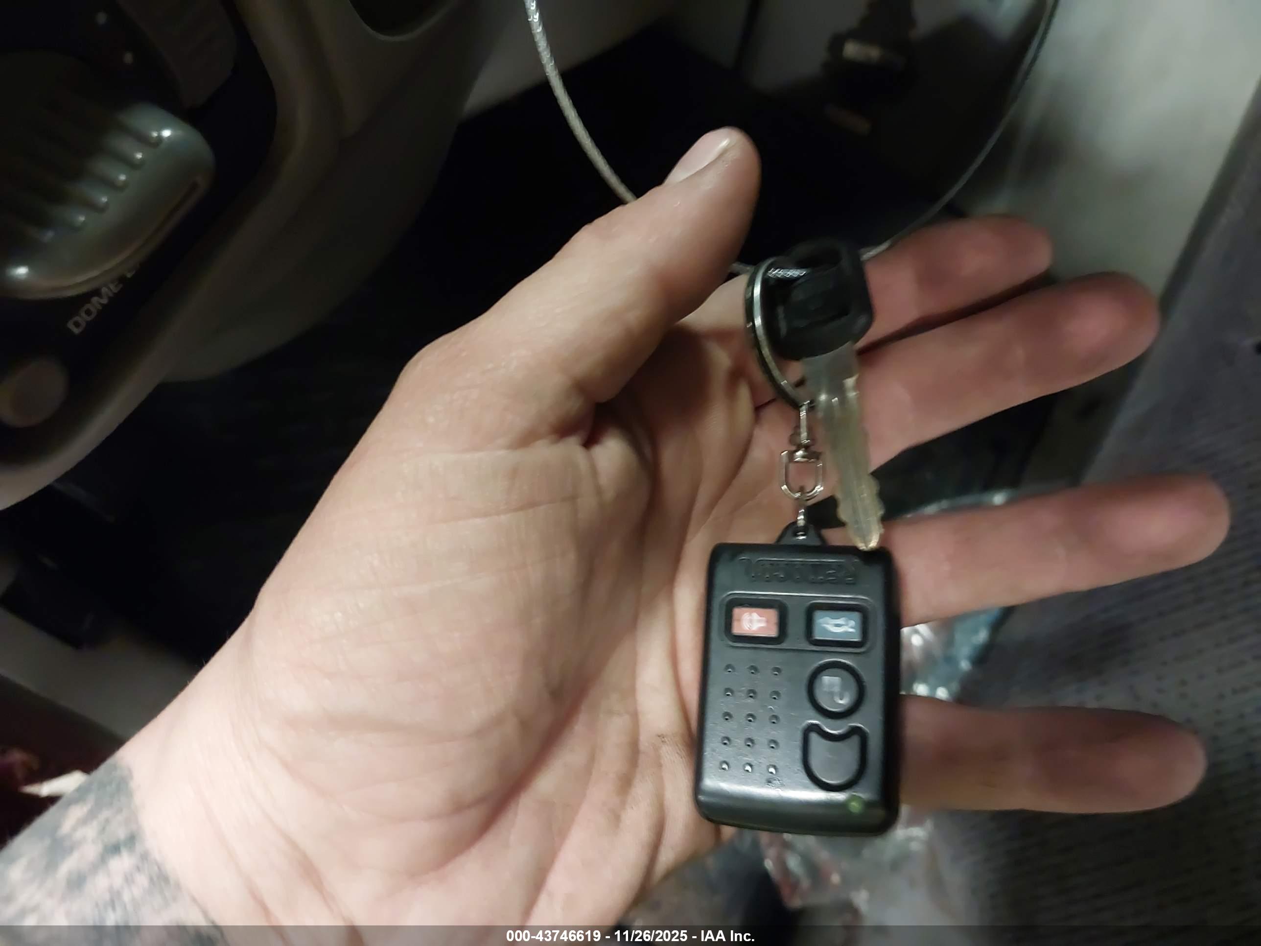 CHEVROLET GMT-400 image 11