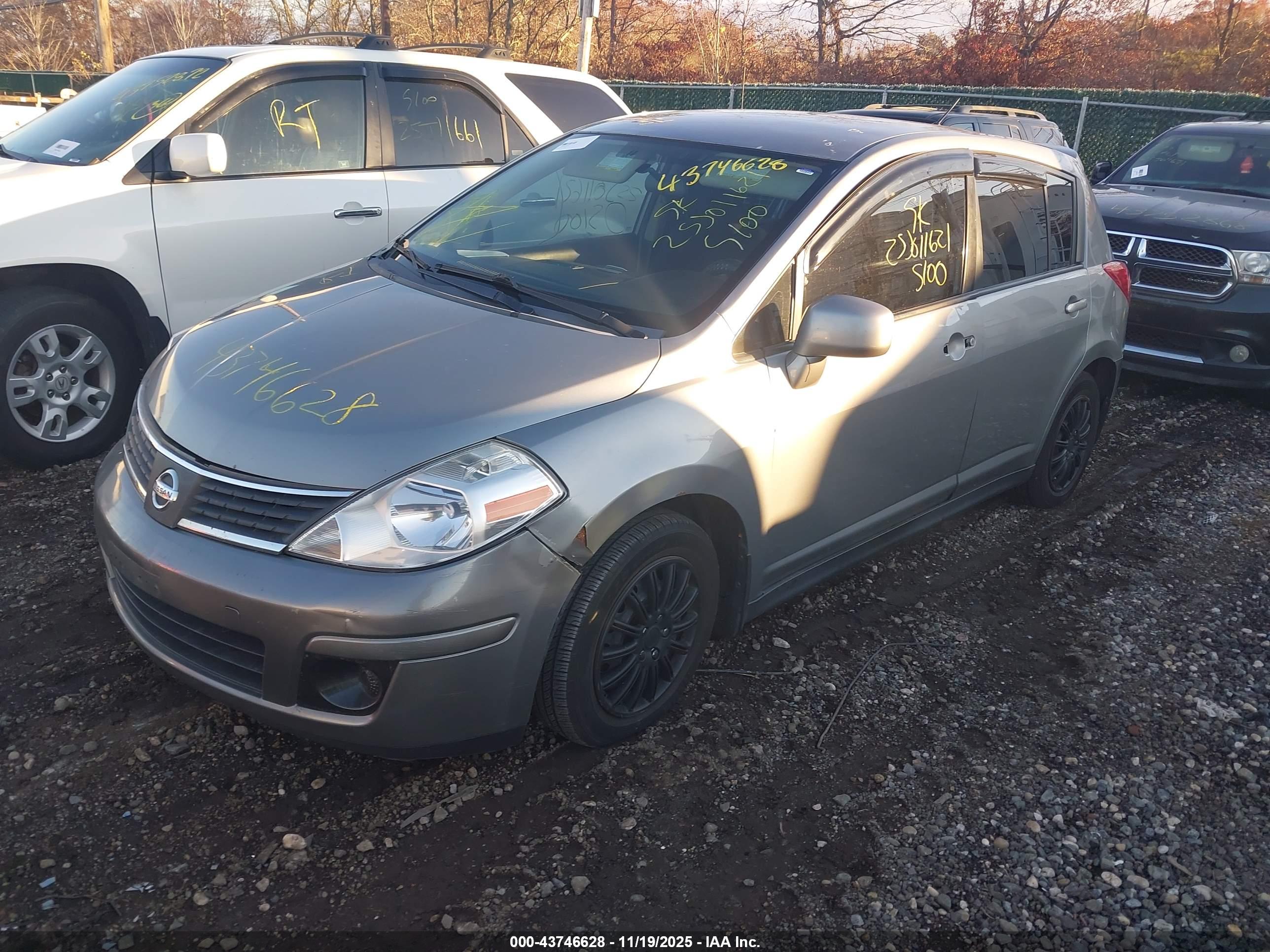 NISSAN VERSA image 2