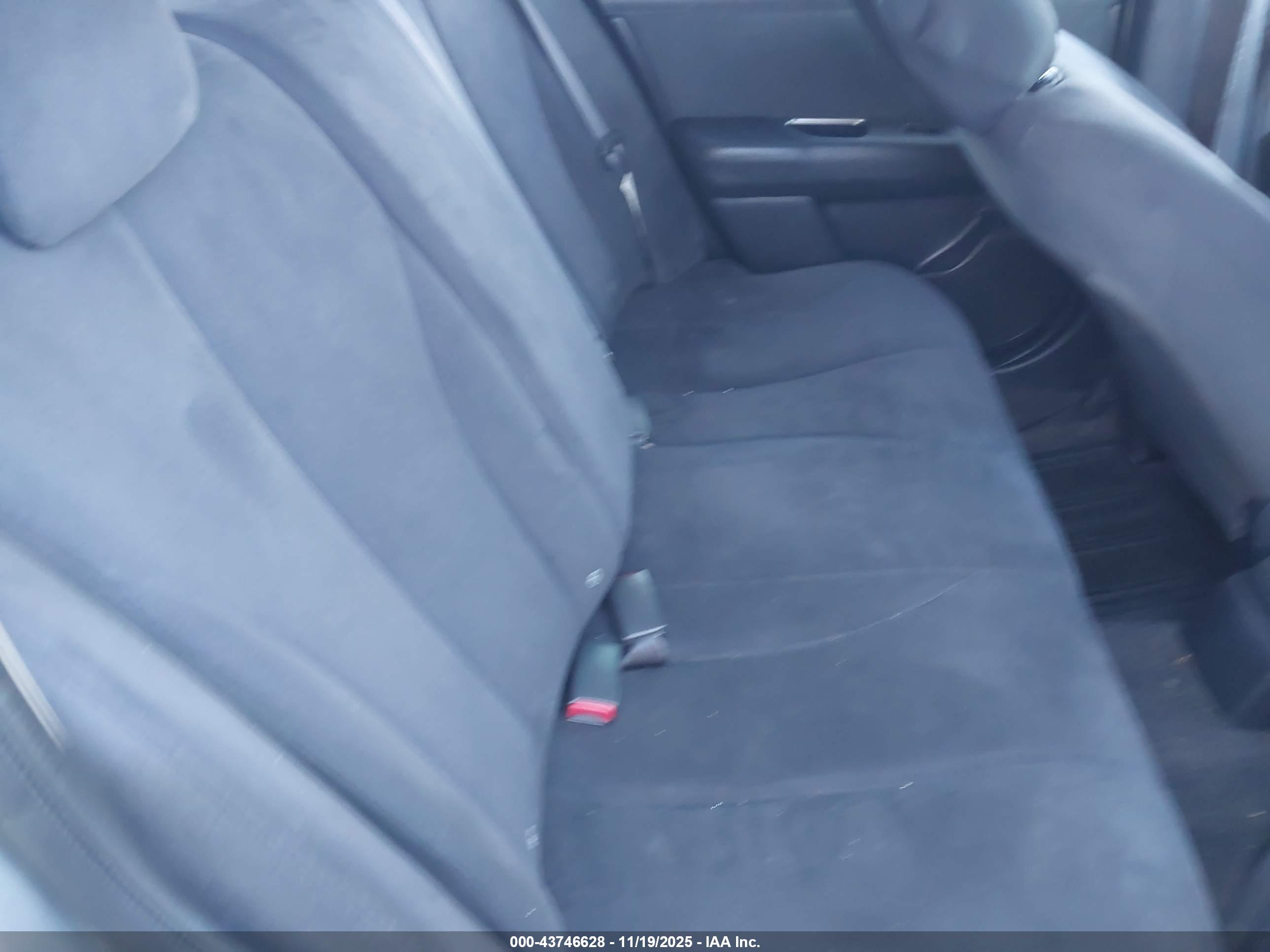 NISSAN VERSA image 8