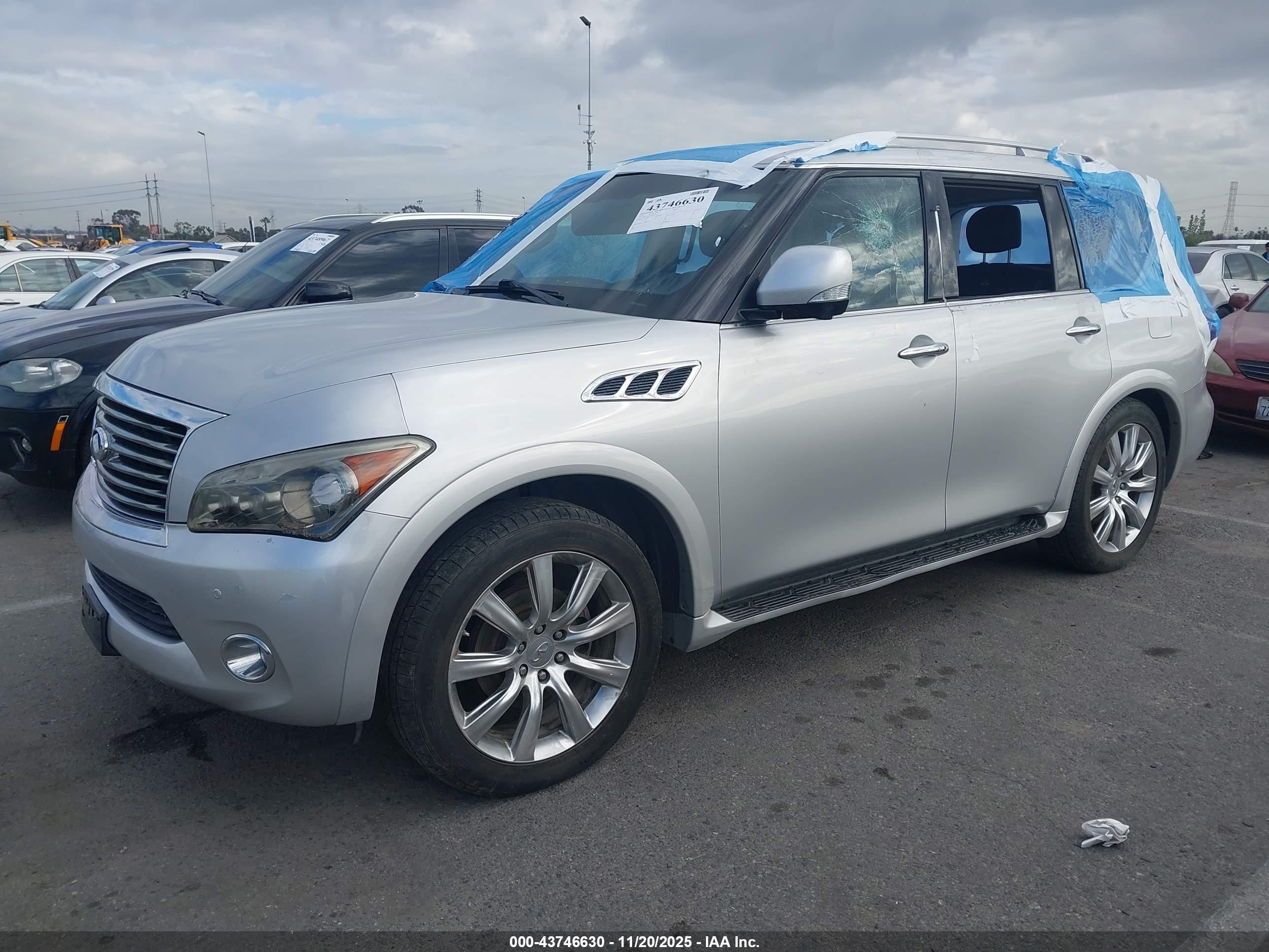 INFINITI QX56 image 2