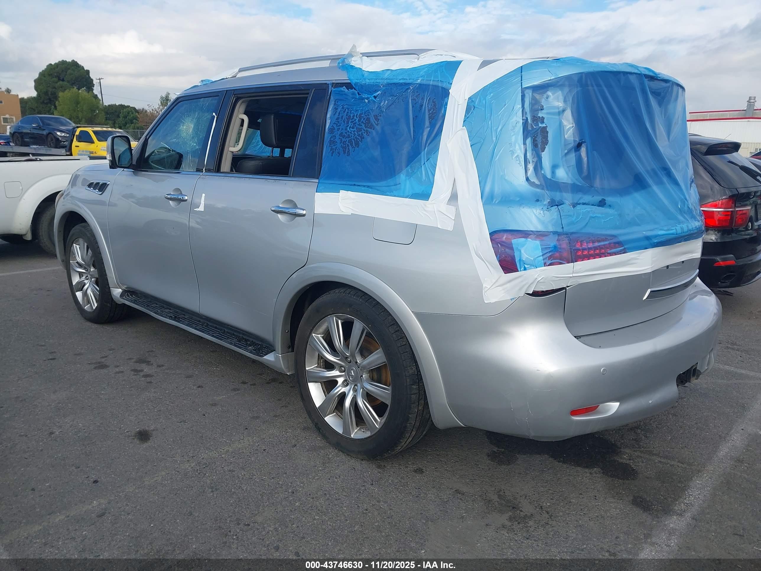 INFINITI QX56 image 3