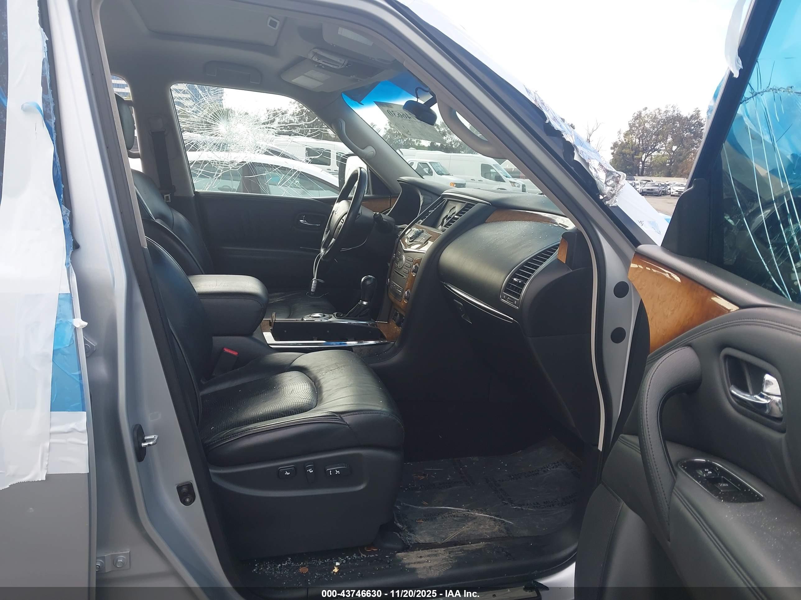 INFINITI QX56 image 5