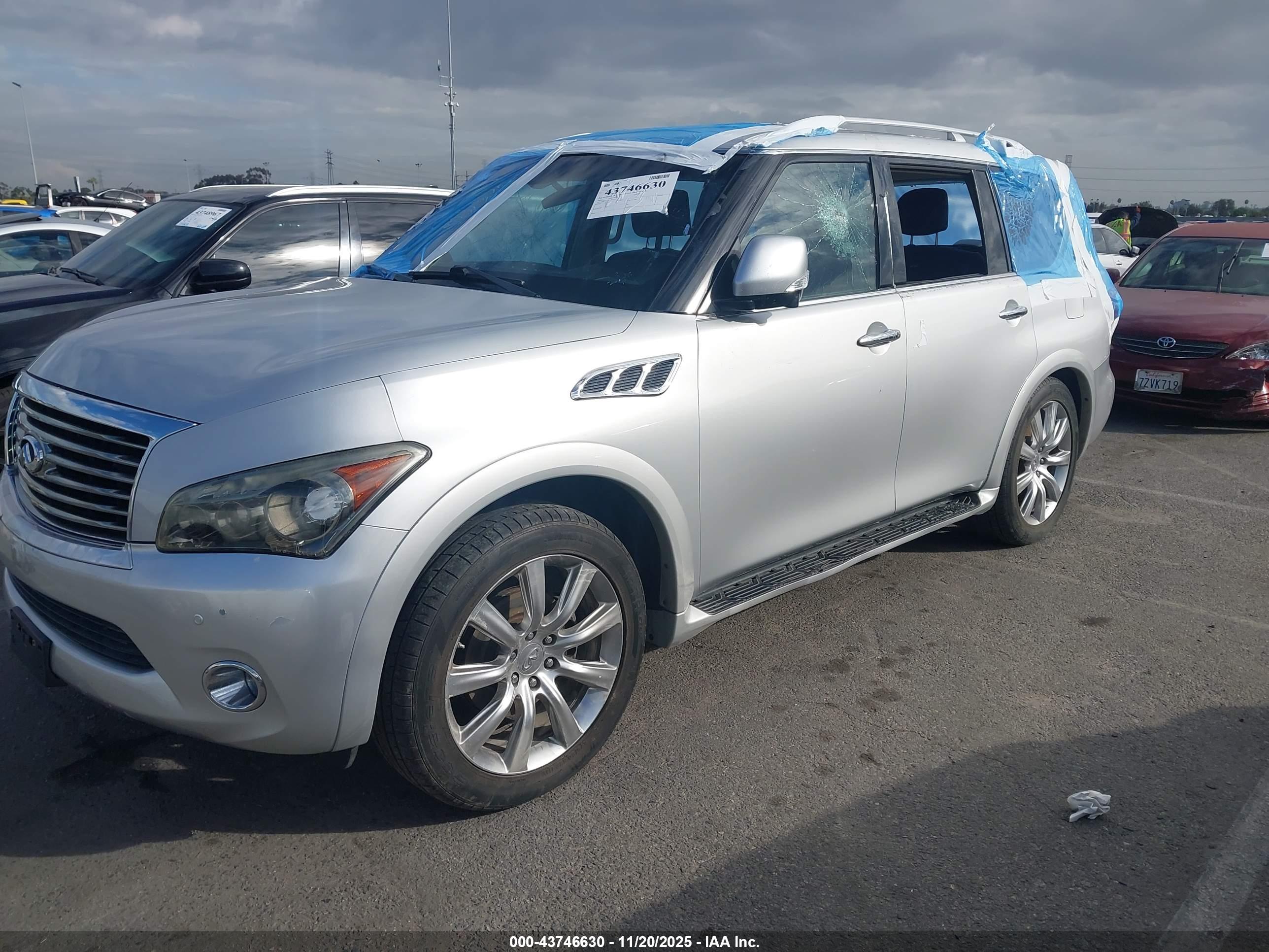 INFINITI QX56 image 6