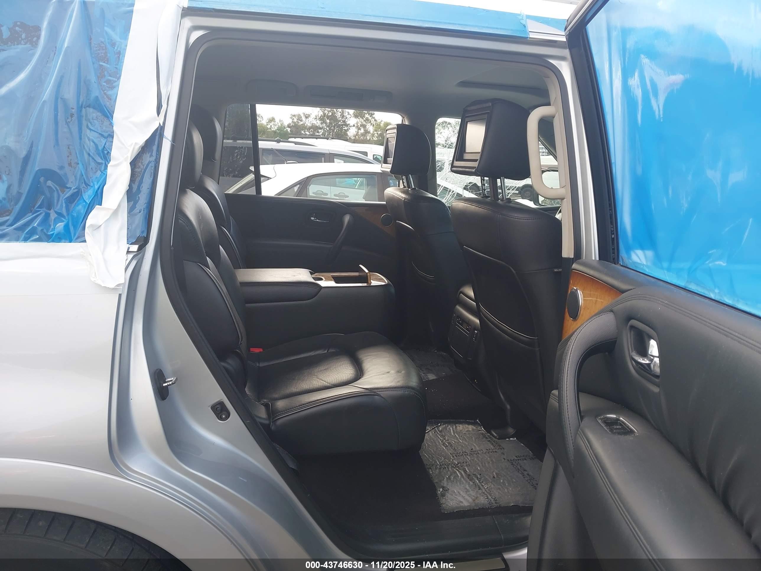 INFINITI QX56 image 8