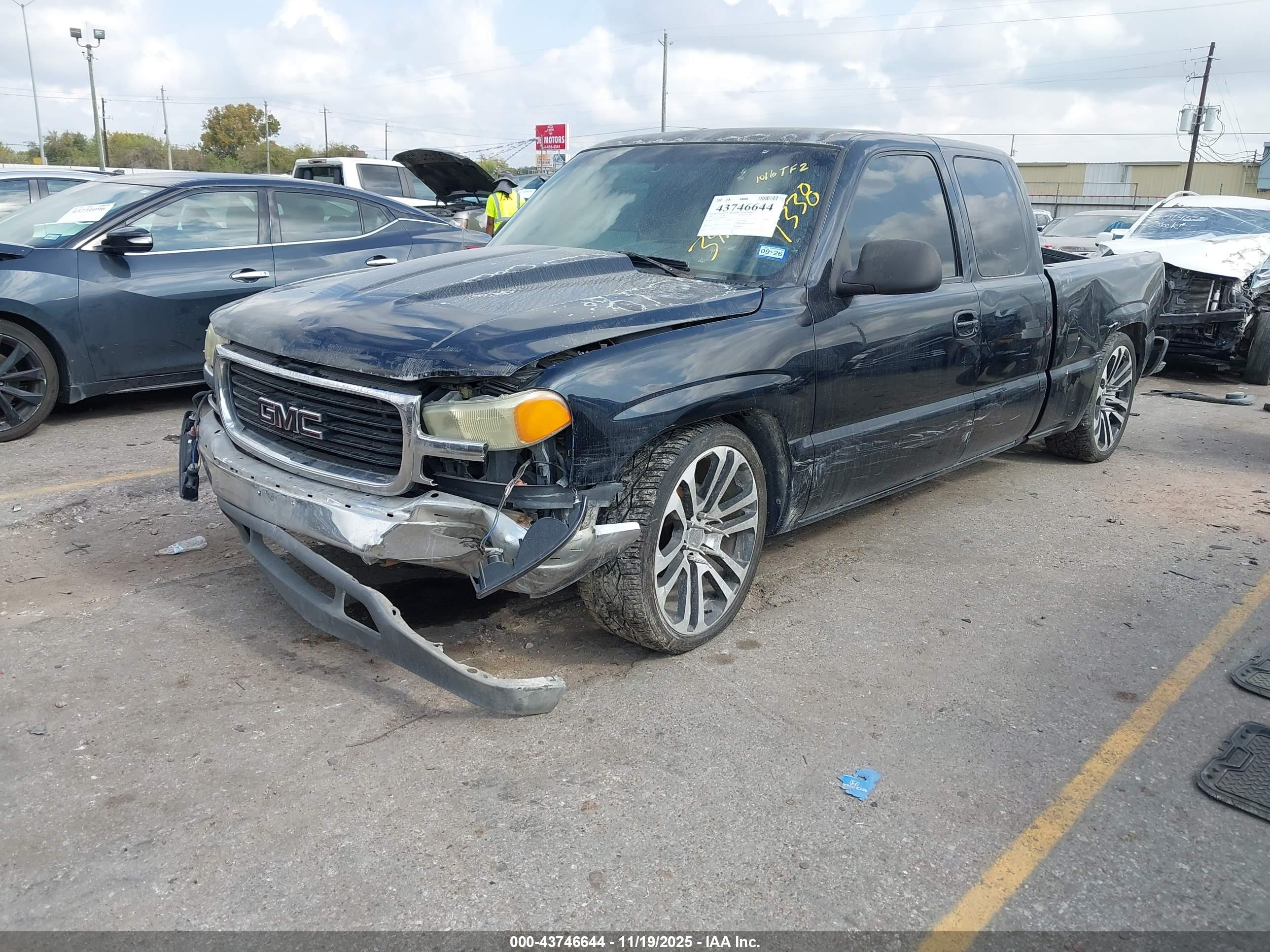 GMC SIERRA image 2