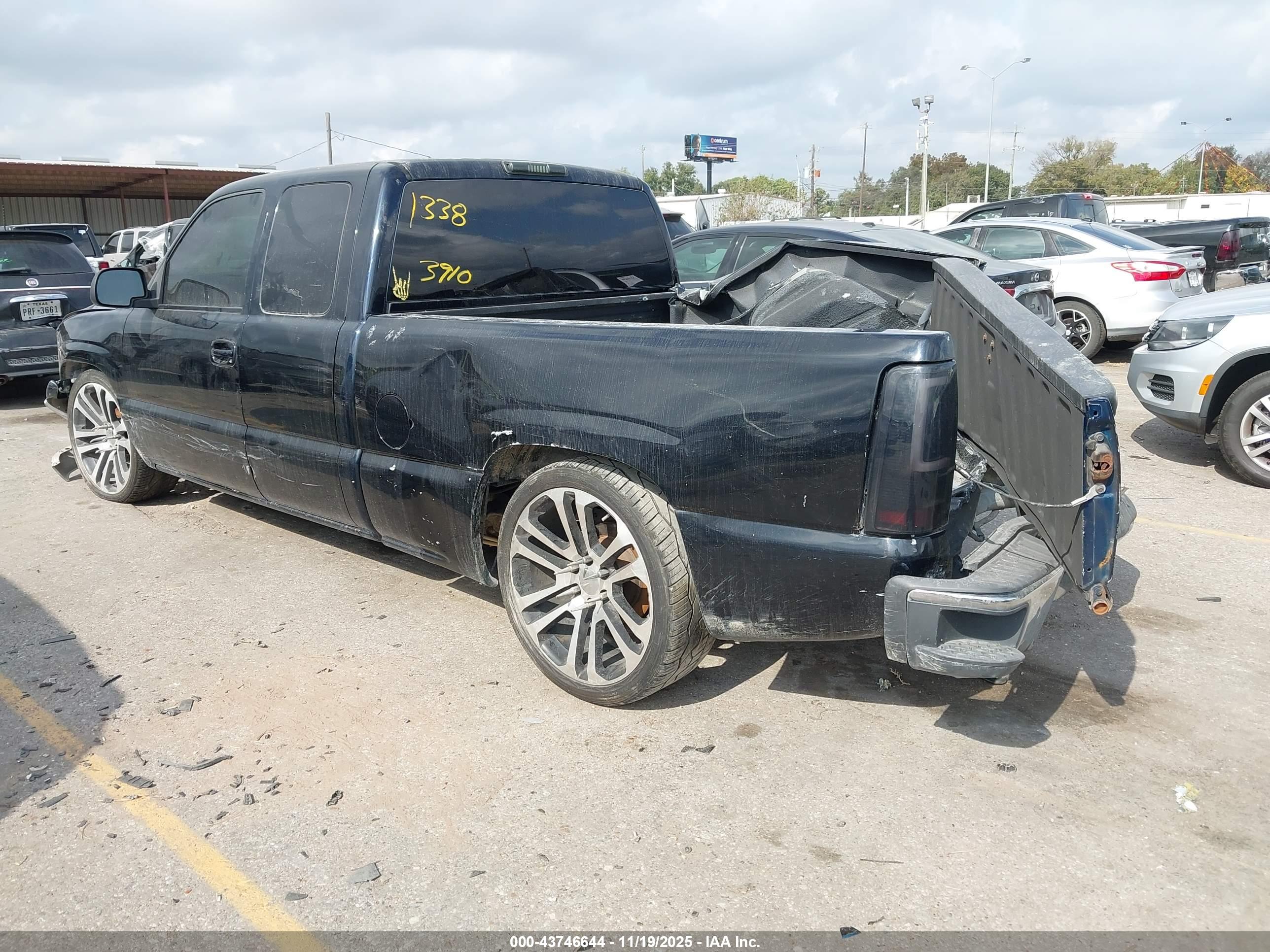 GMC SIERRA image 3