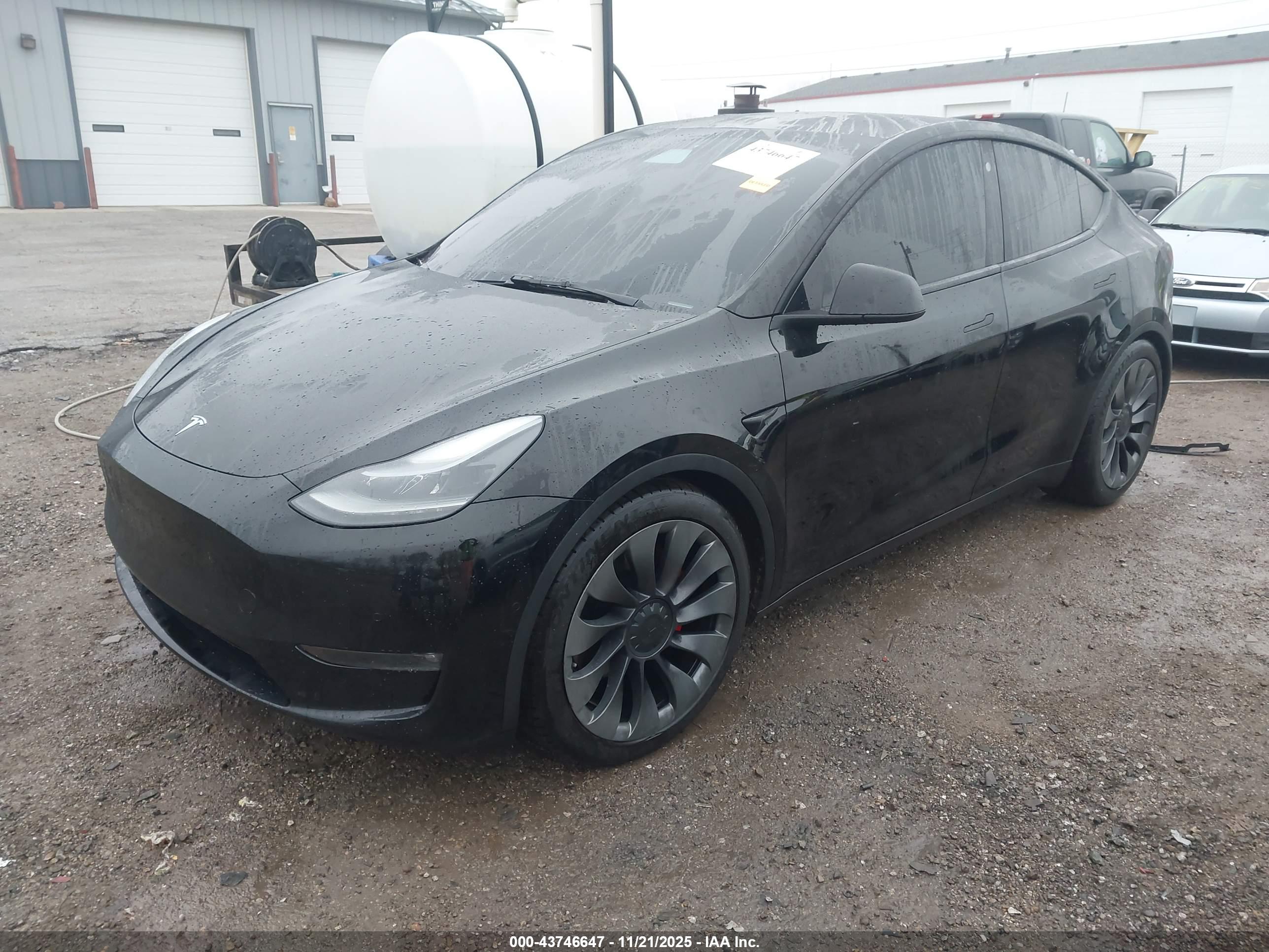 TESLA MODEL image 2