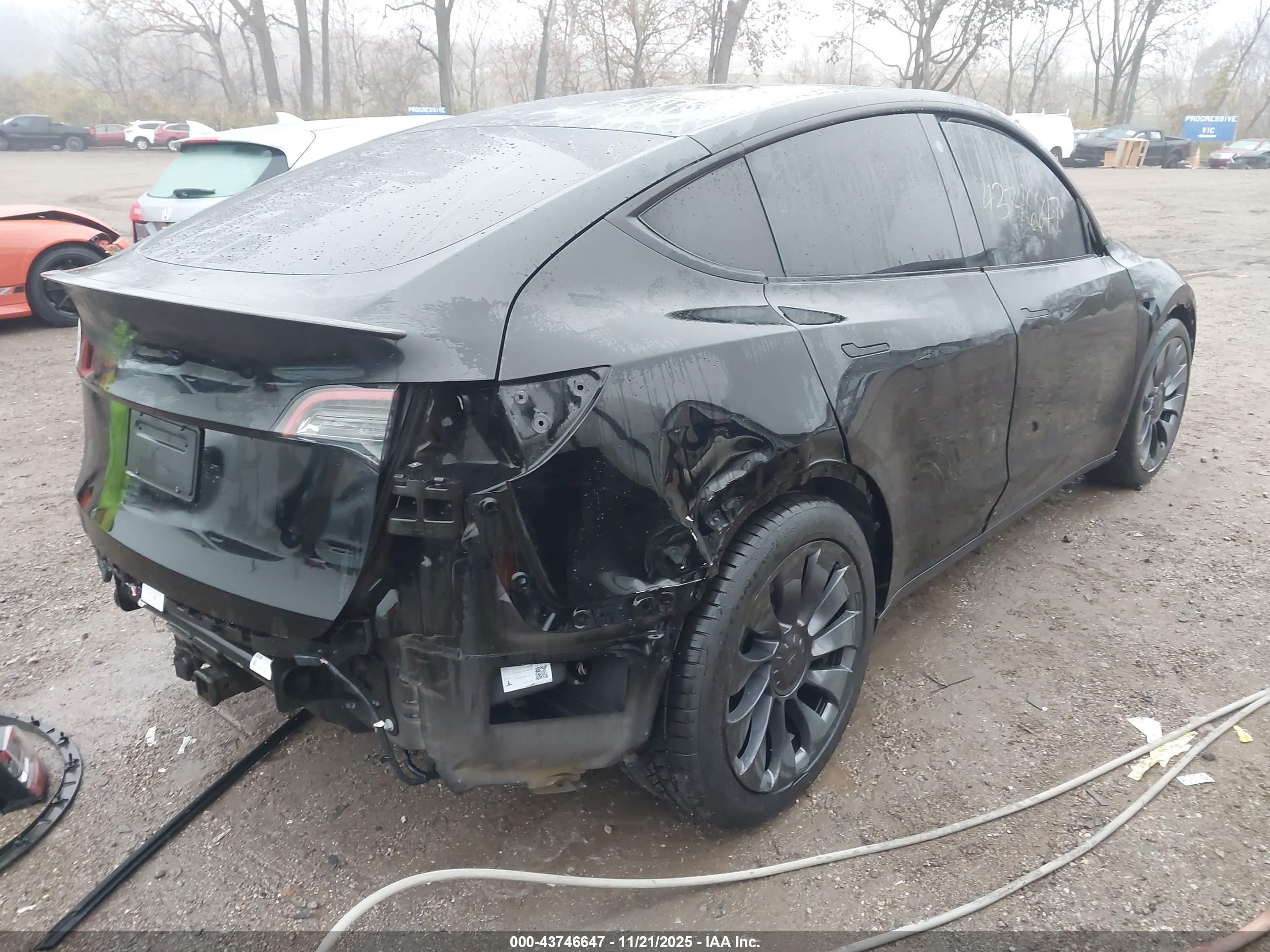 TESLA MODEL image 4