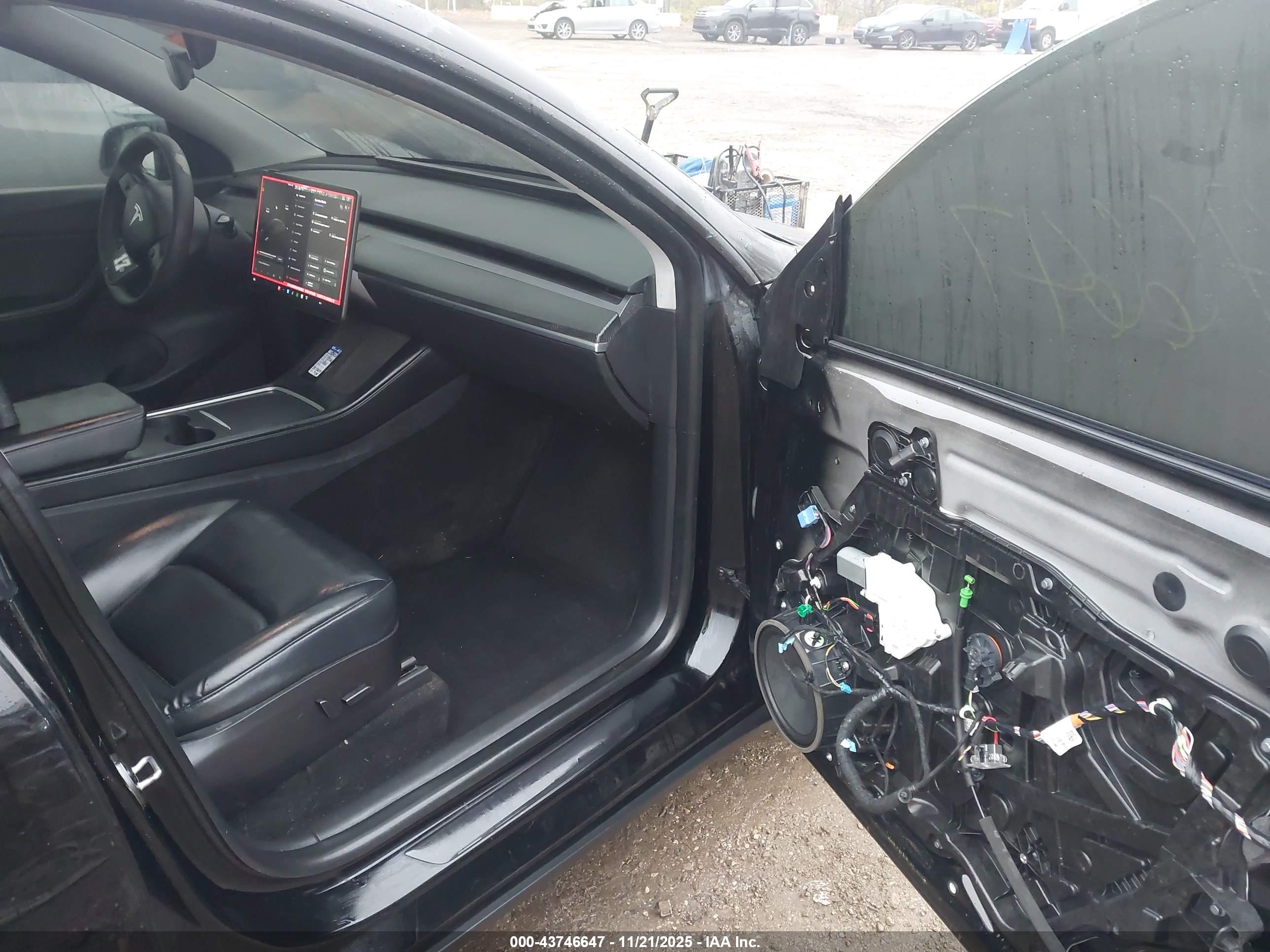 TESLA MODEL image 5