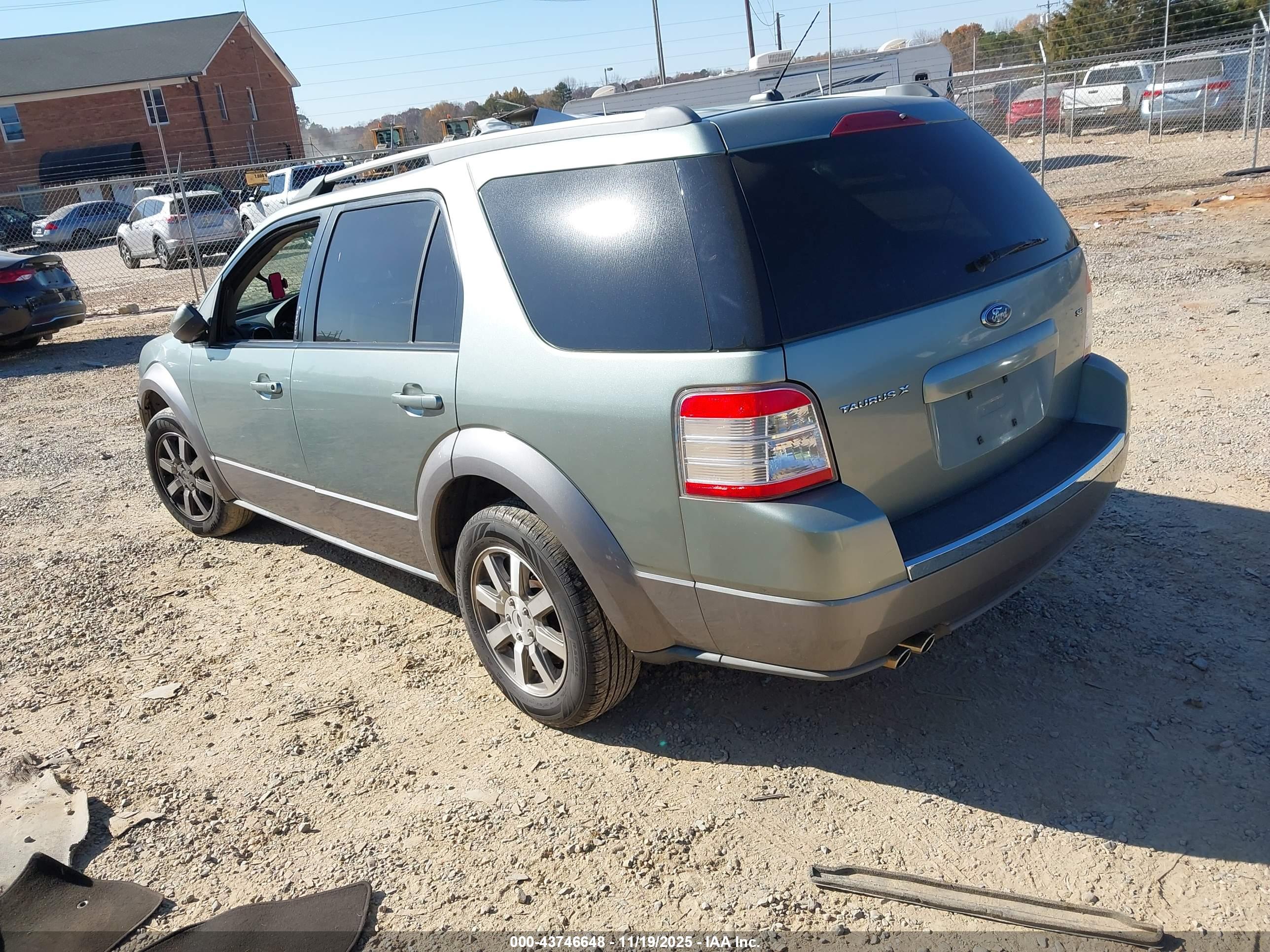 FORD TAURUS image 3