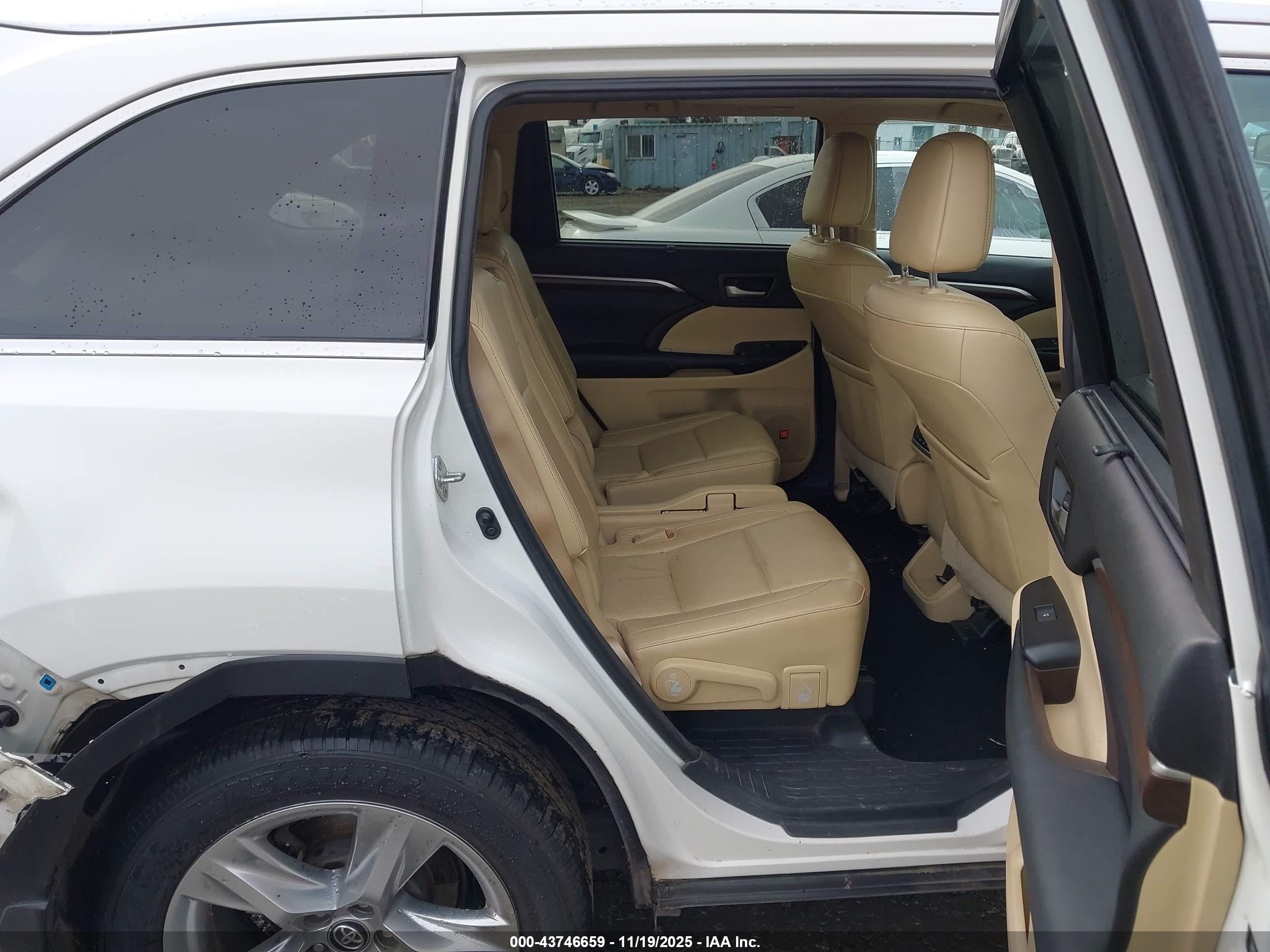 TOYOTA HIGHLANDER image 8
