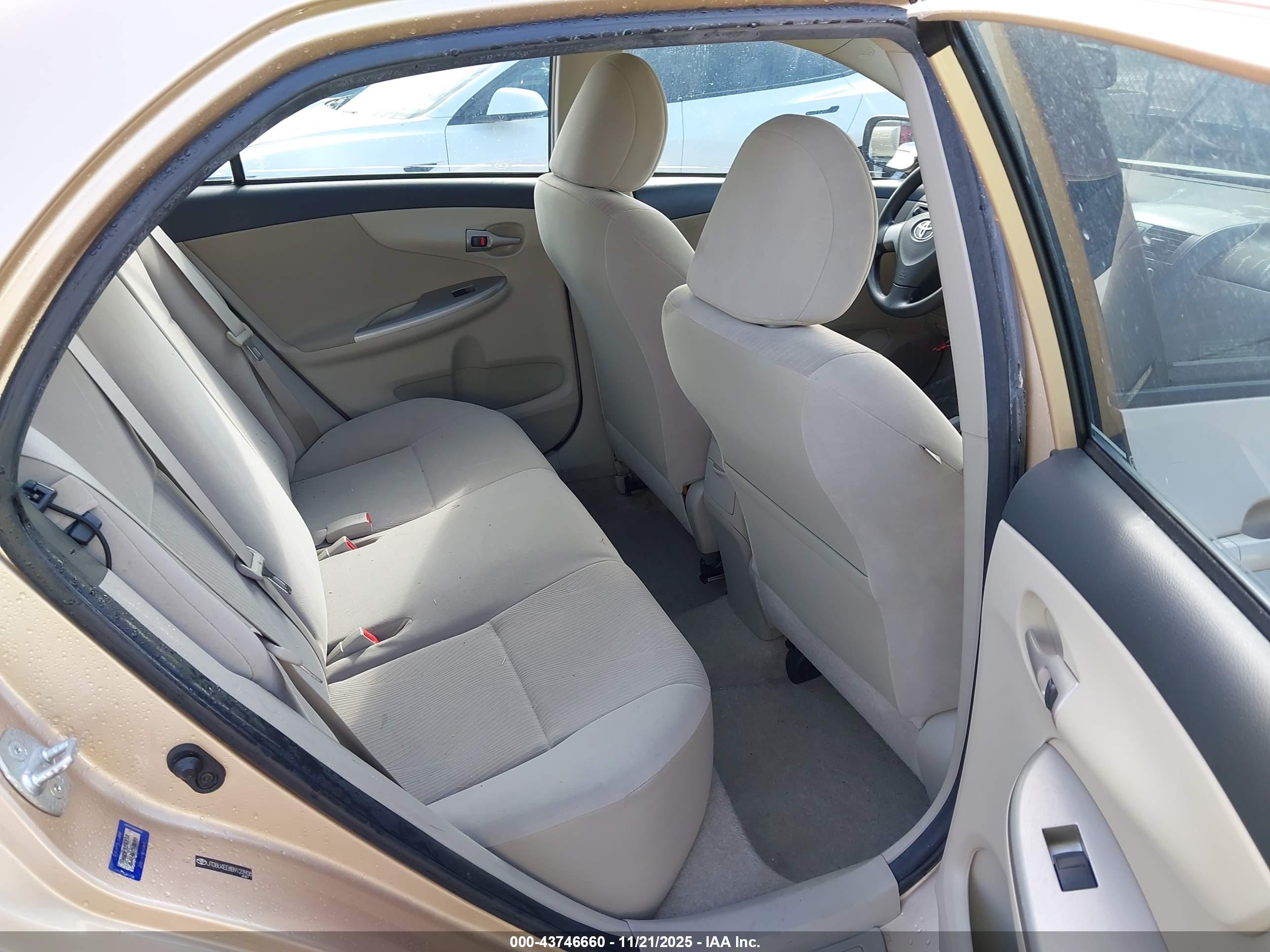 TOYOTA COROLLA image 8