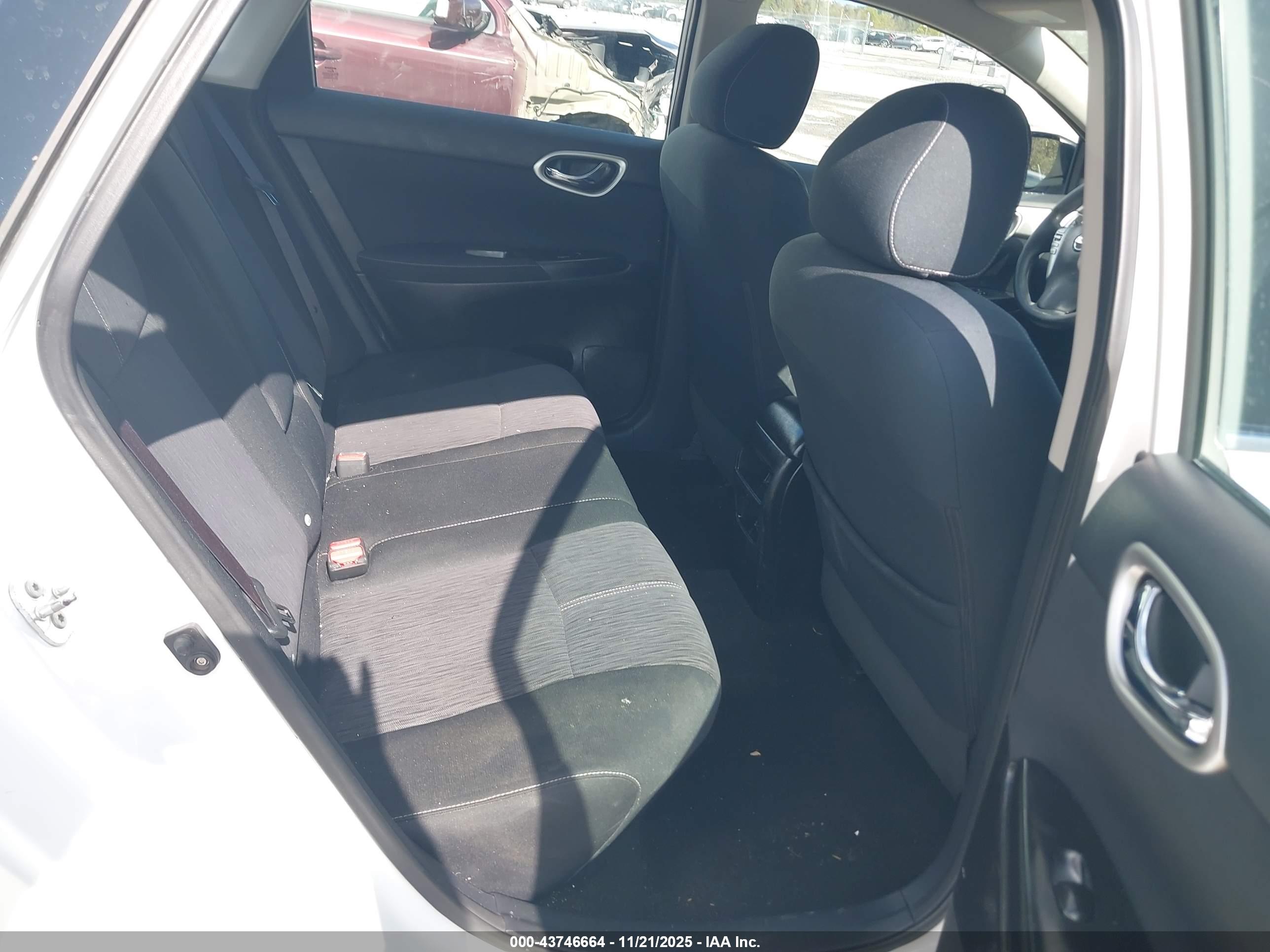 NISSAN SENTRA image 8
