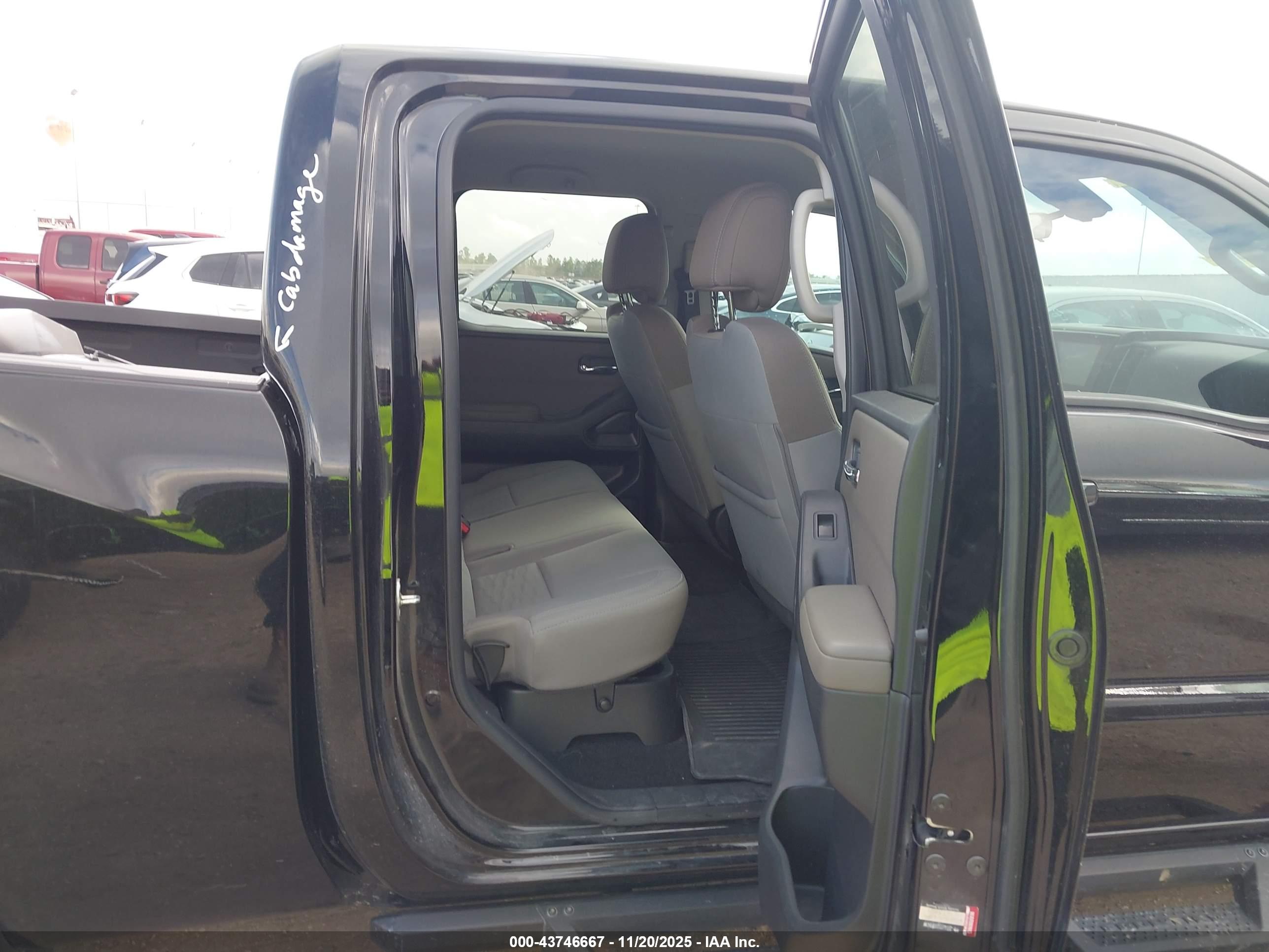 NISSAN FRONTIER image 8