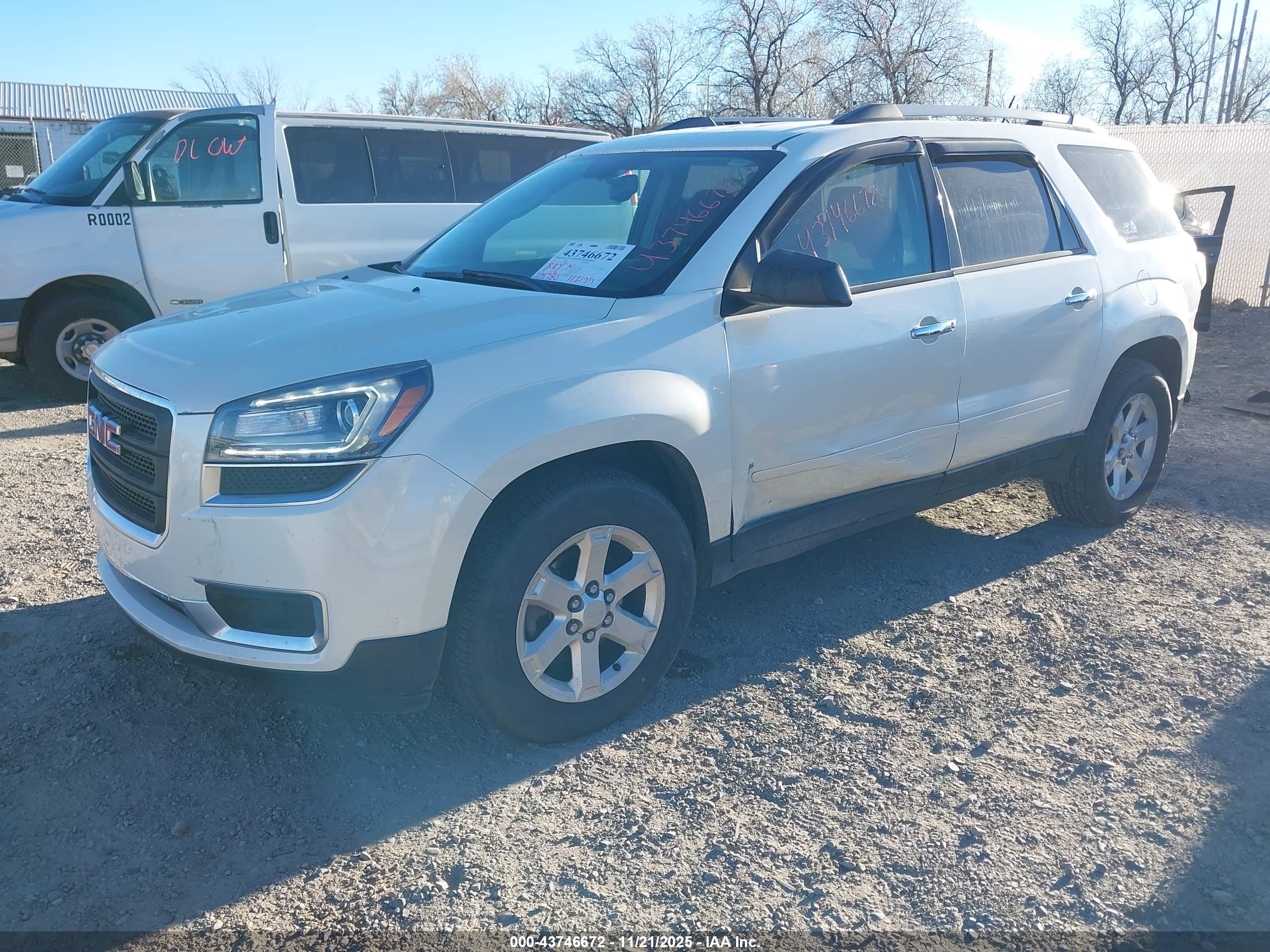 GMC ACADIA image 2