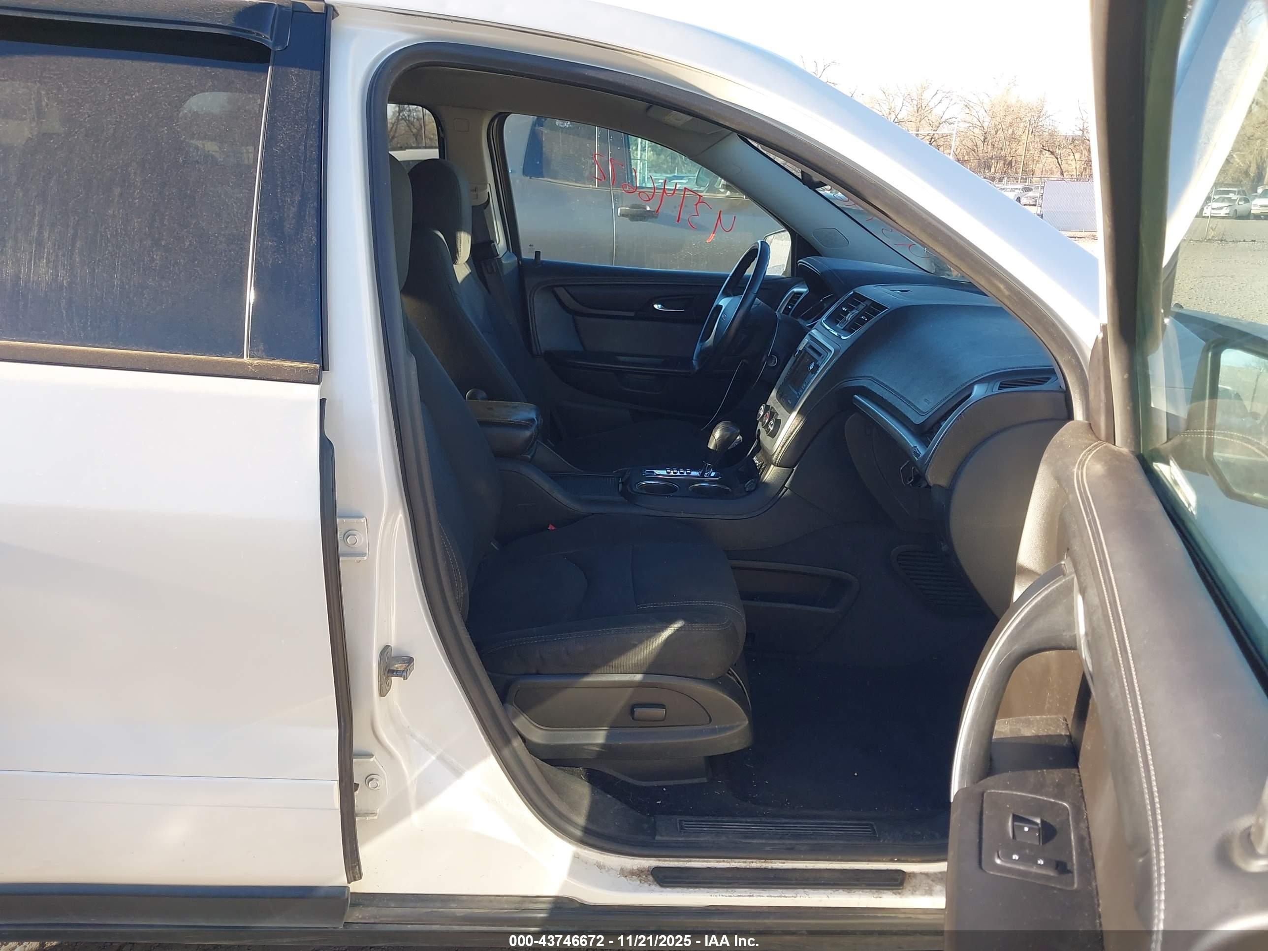 GMC ACADIA image 5