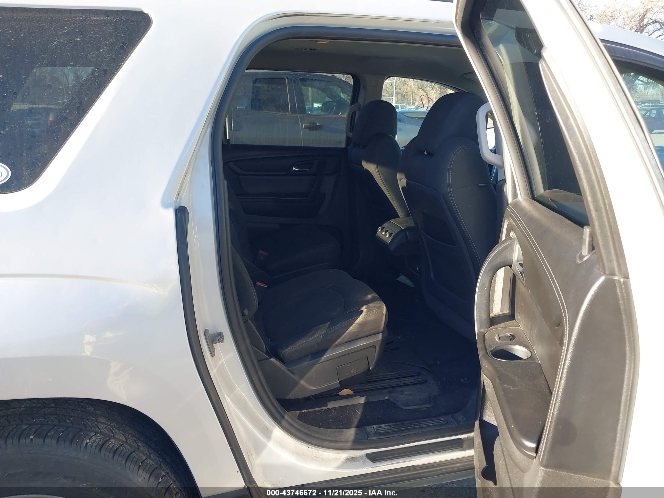 GMC ACADIA image 8