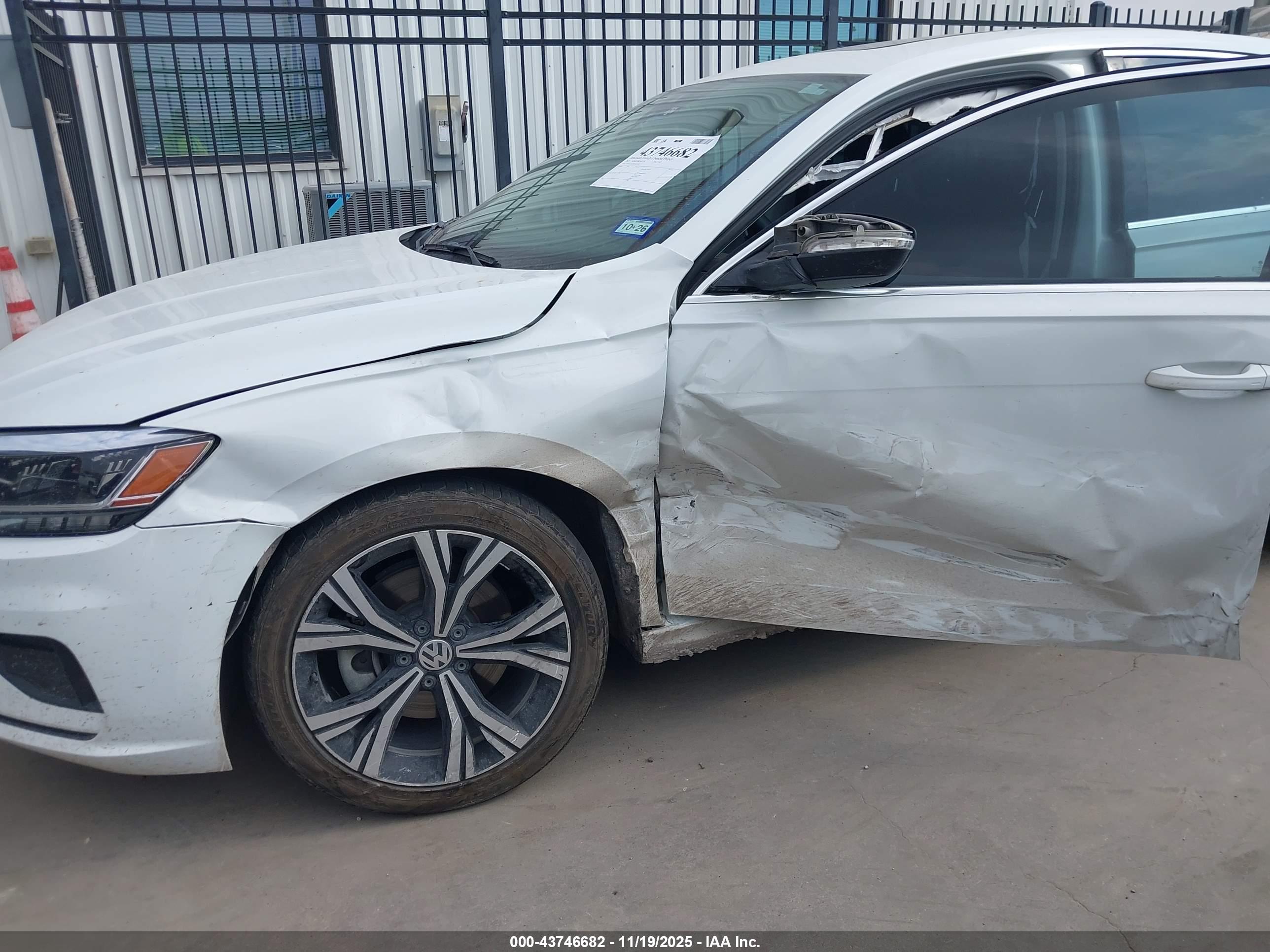 VOLKSWAGEN PASSAT image 6