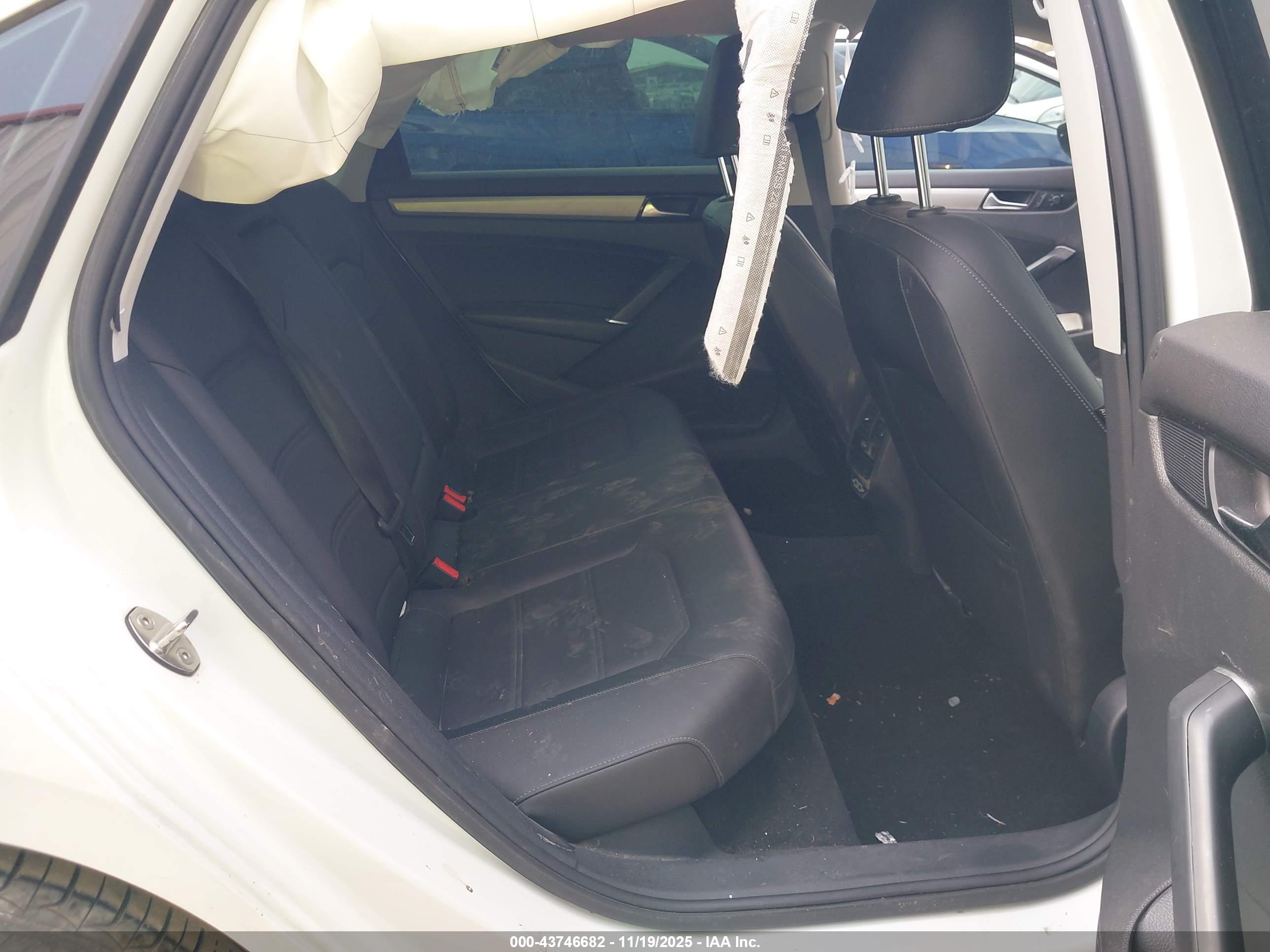 VOLKSWAGEN PASSAT image 8