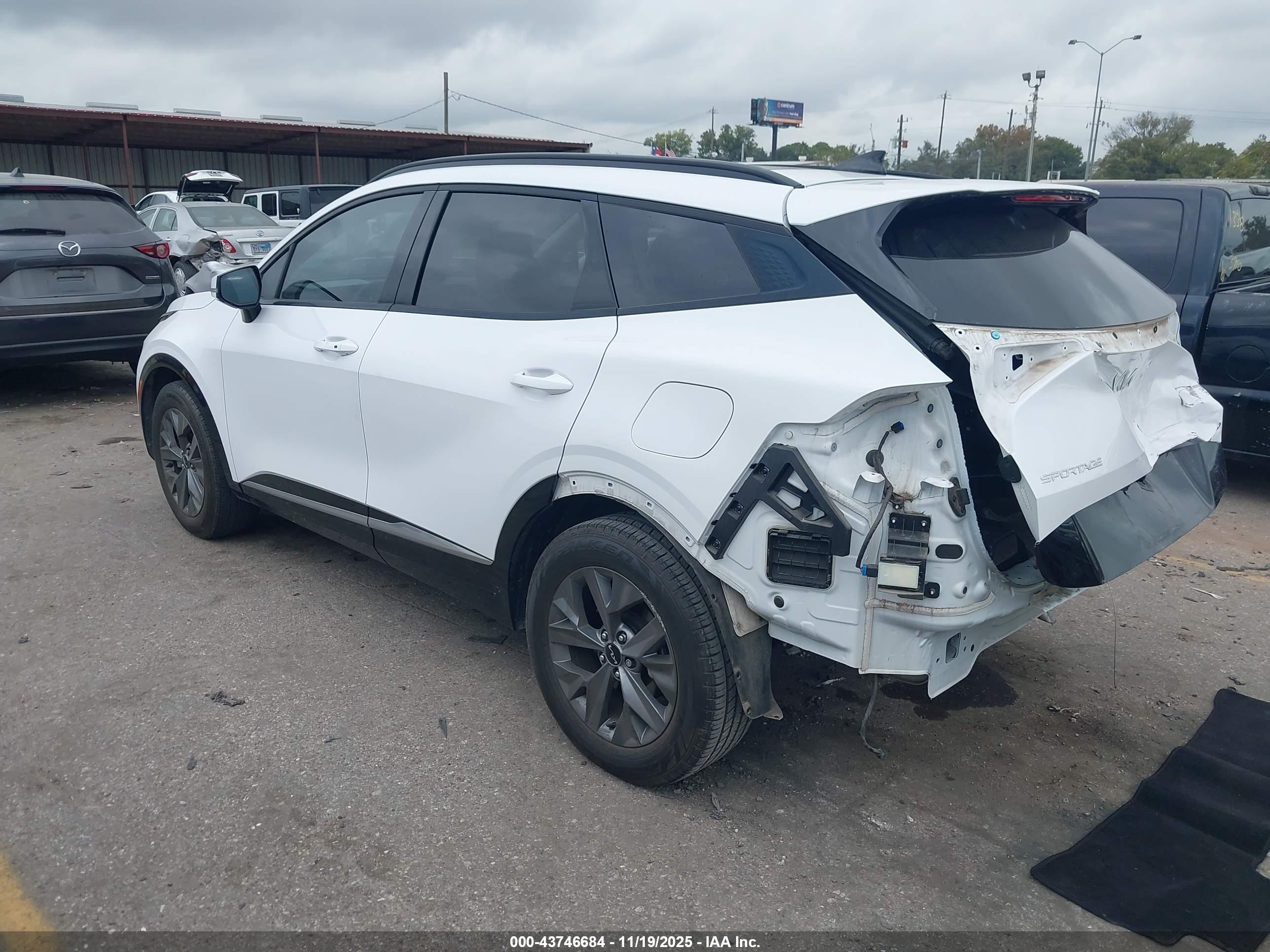 KIA SPORTAGE image 3