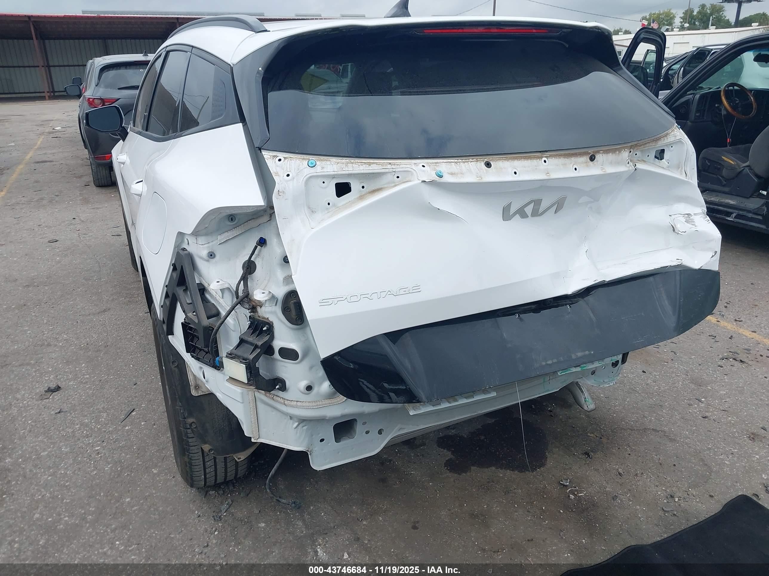 KIA SPORTAGE image 6