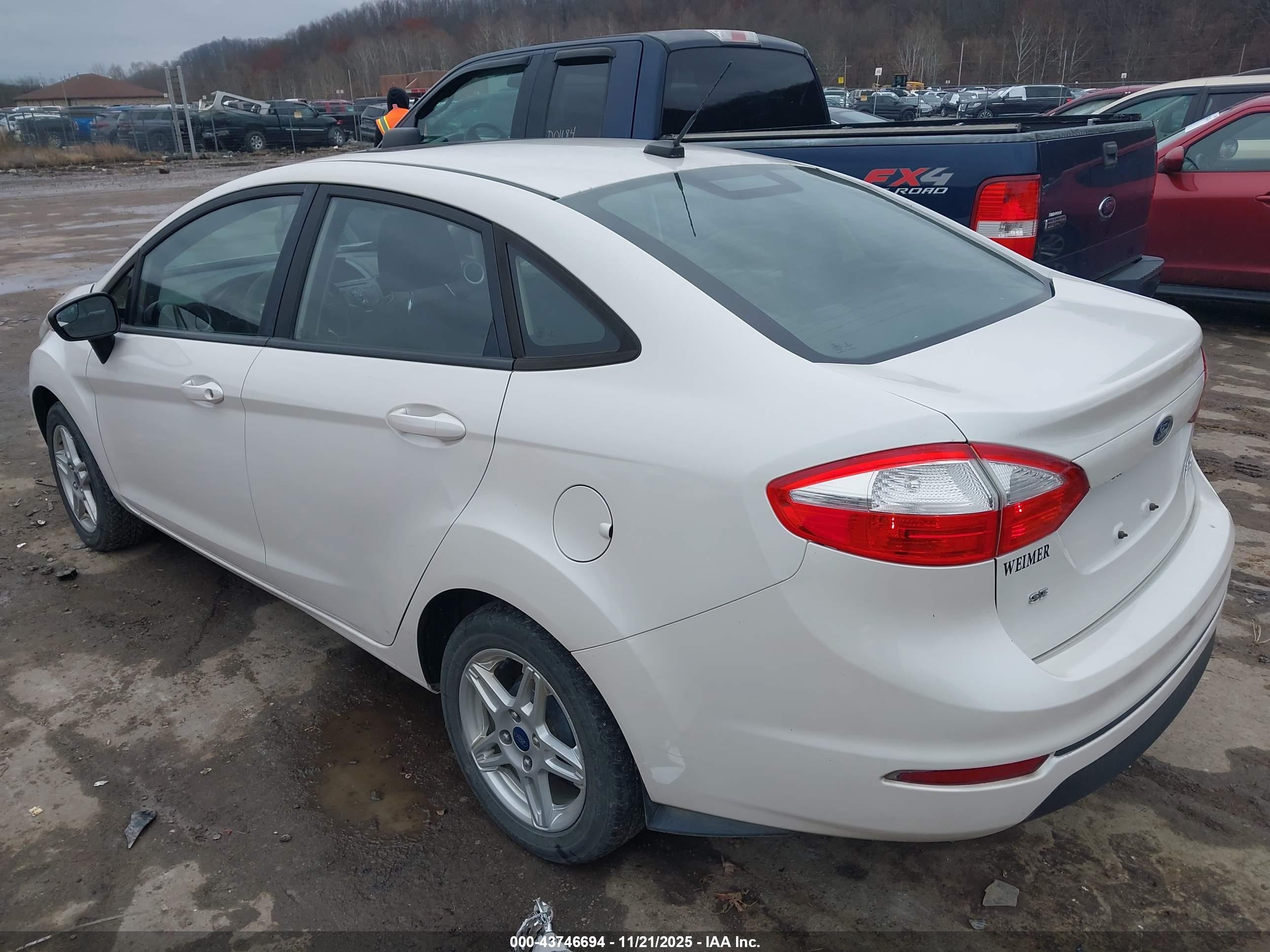FORD FIESTA image 3