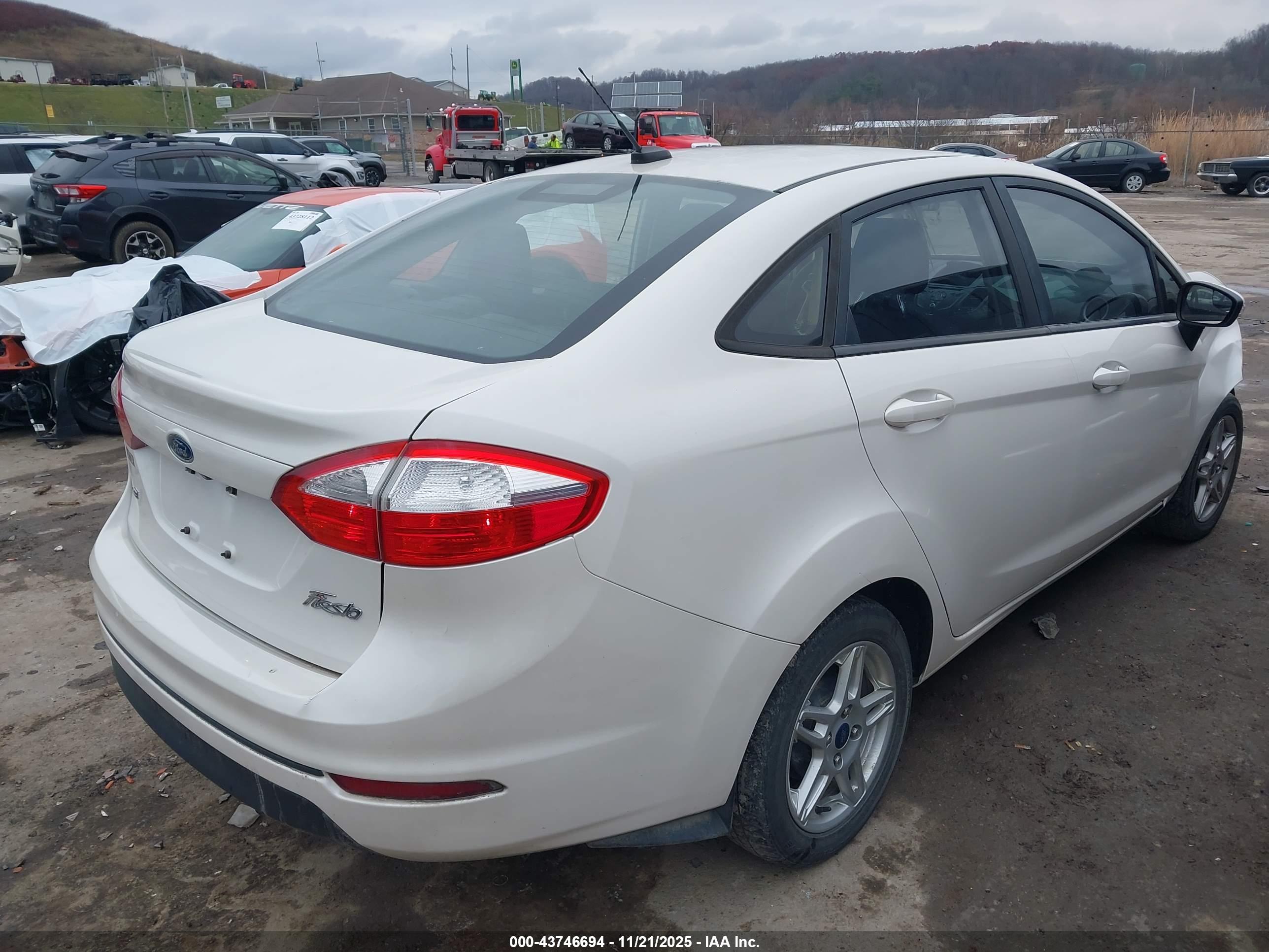 FORD FIESTA image 4