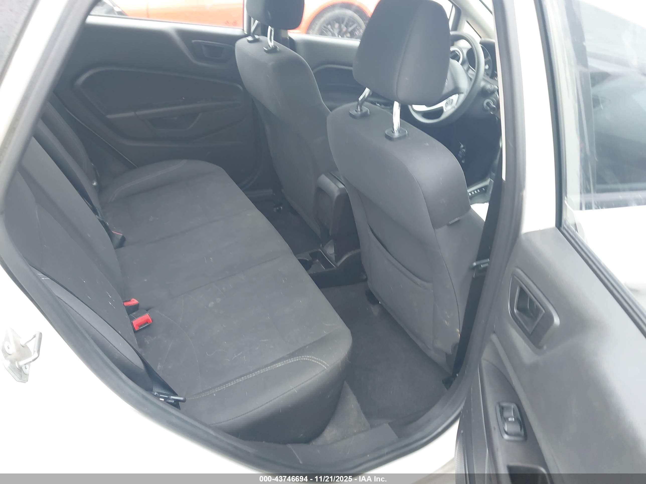 FORD FIESTA image 8