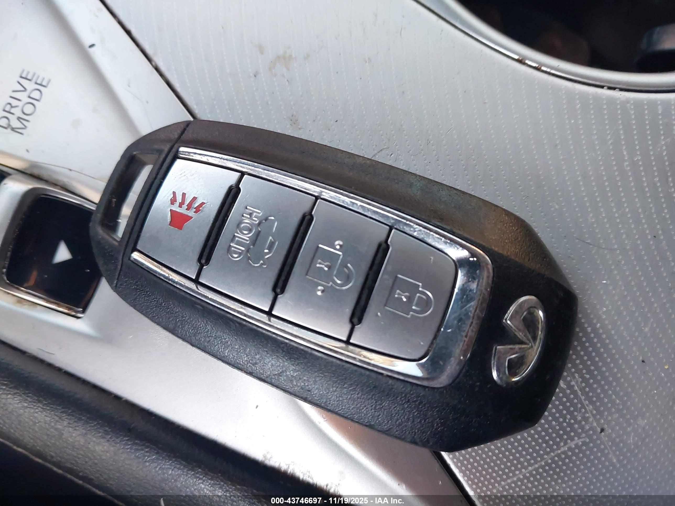 INFINITI Q50 image 11