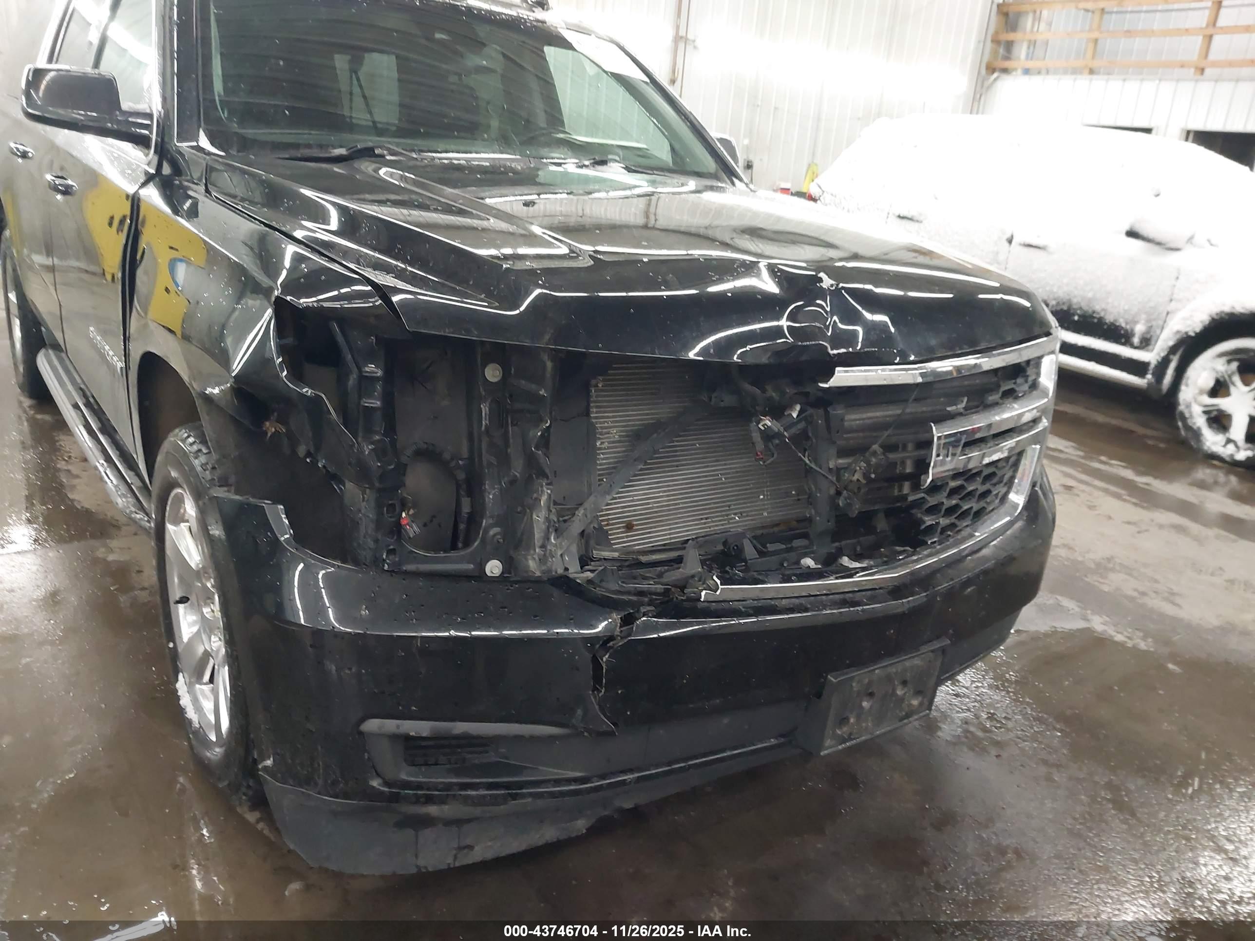 CHEVROLET SUBURBAN image 6