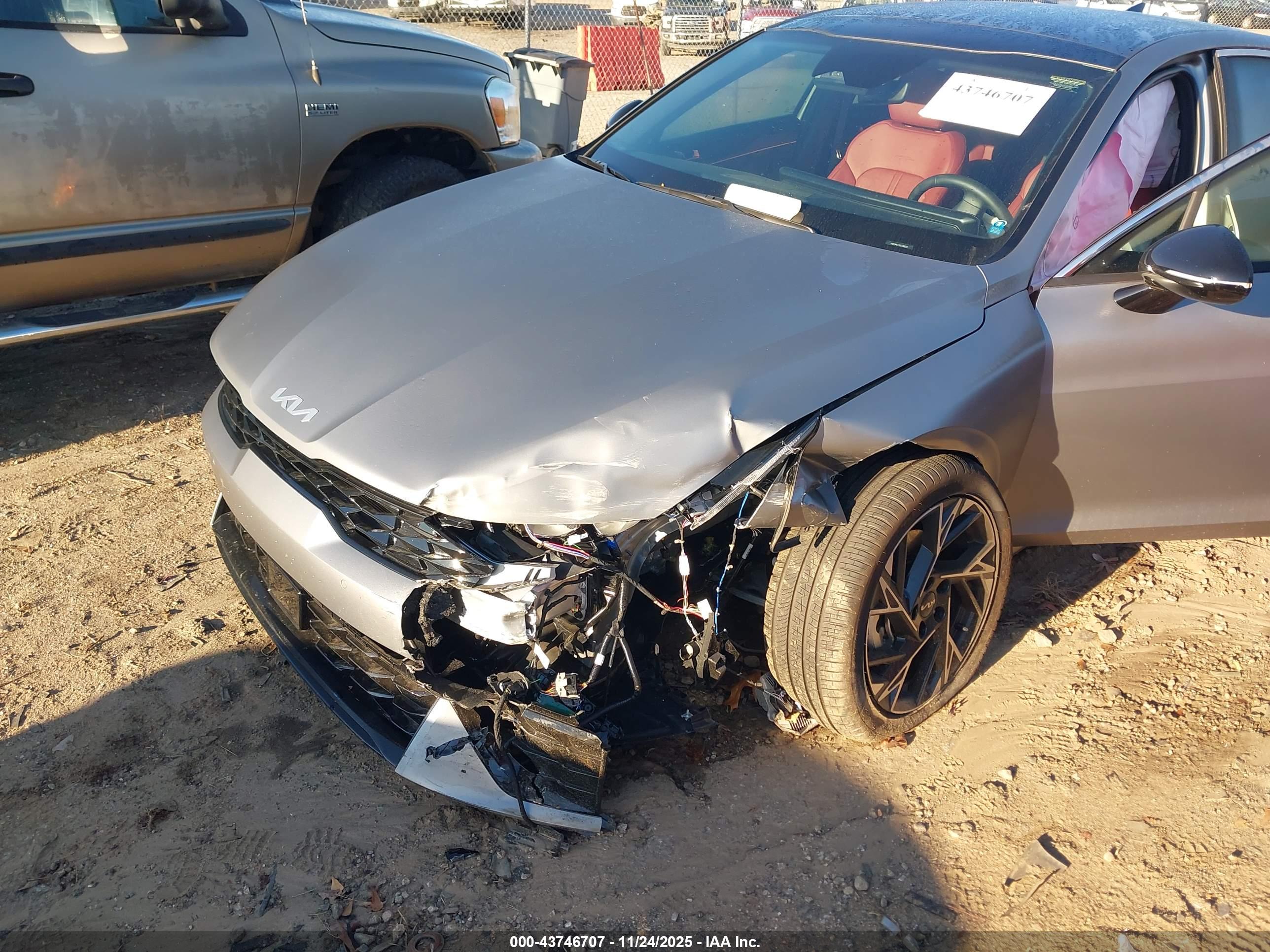 KIA K5 image 6