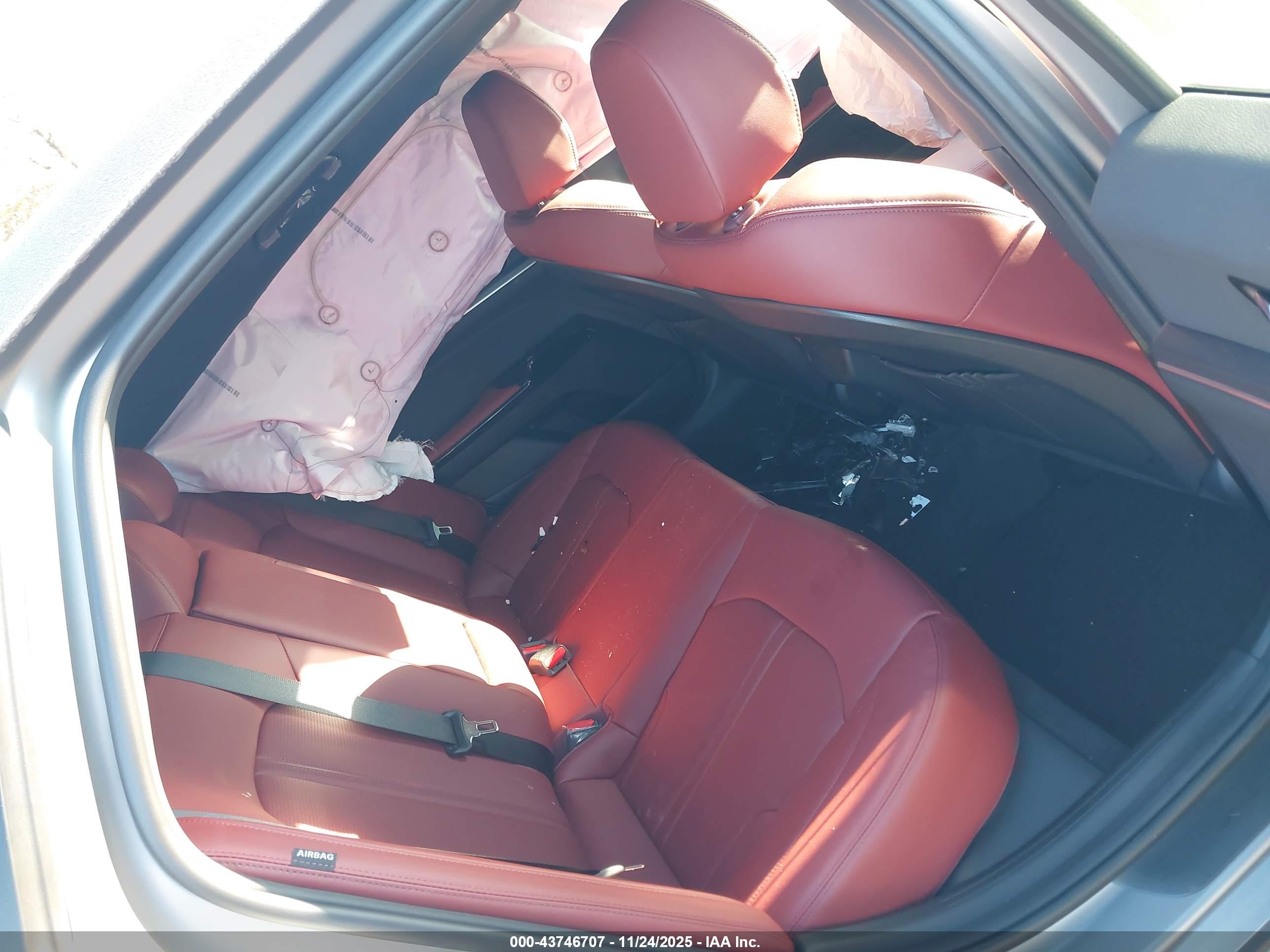 KIA K5 image 8