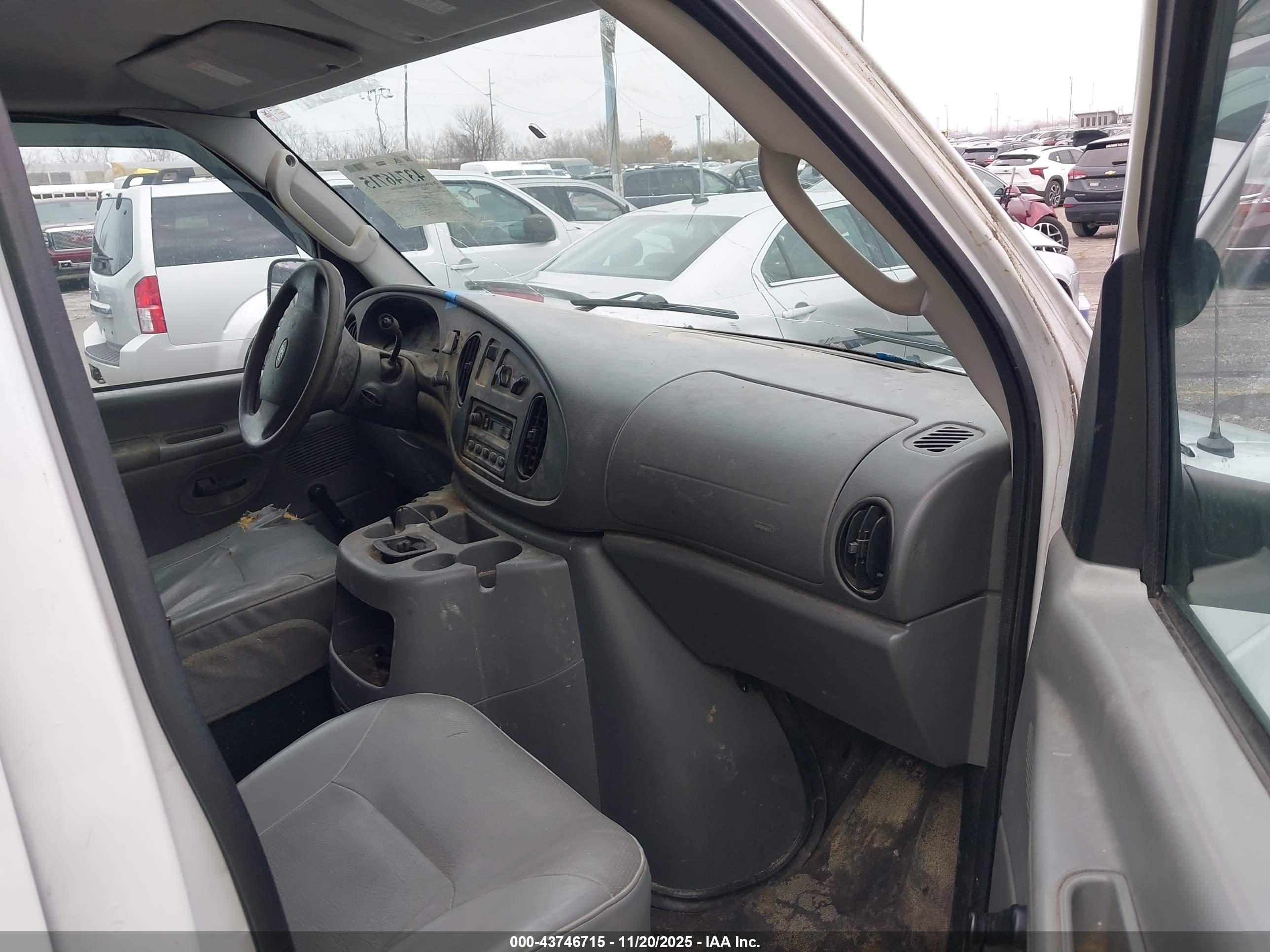 FORD E-150 image 5