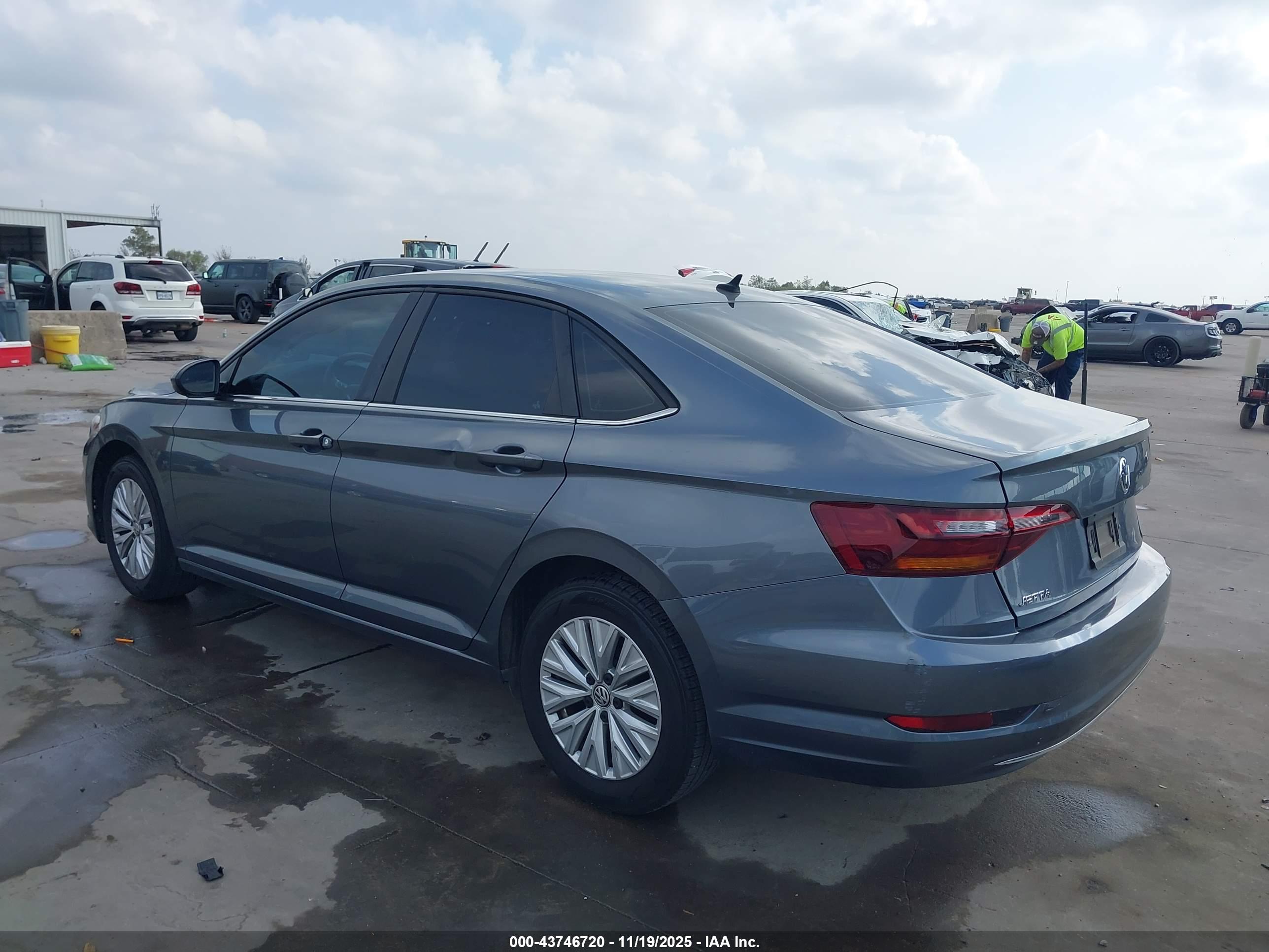VOLKSWAGEN JETTA image 3
