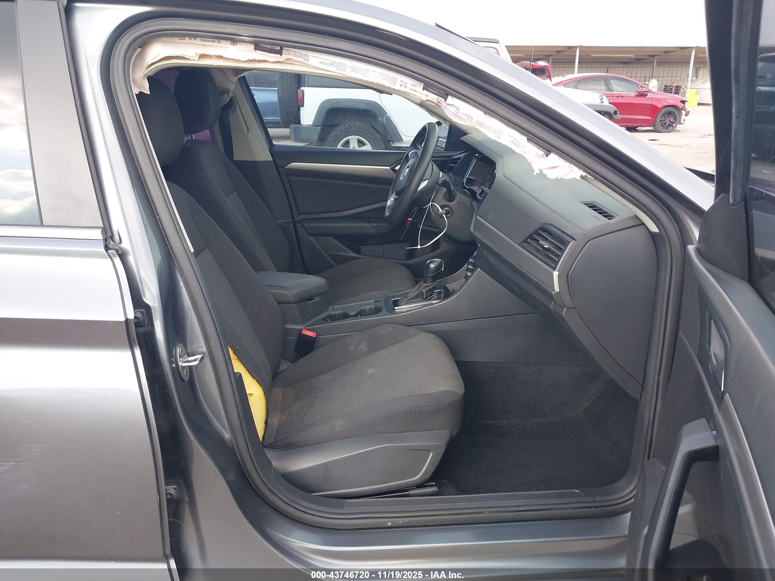 VOLKSWAGEN JETTA image 5