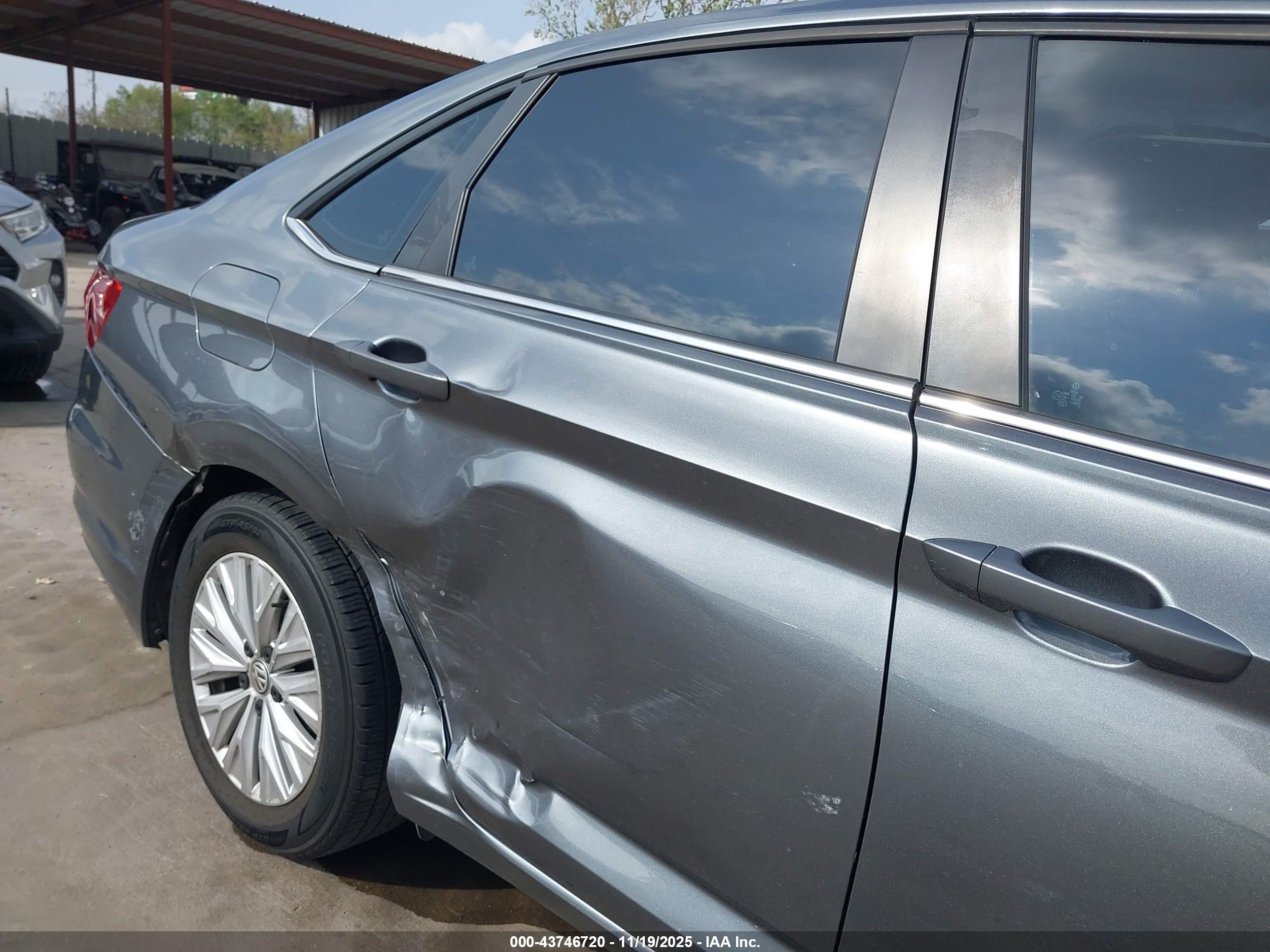 VOLKSWAGEN JETTA image 6
