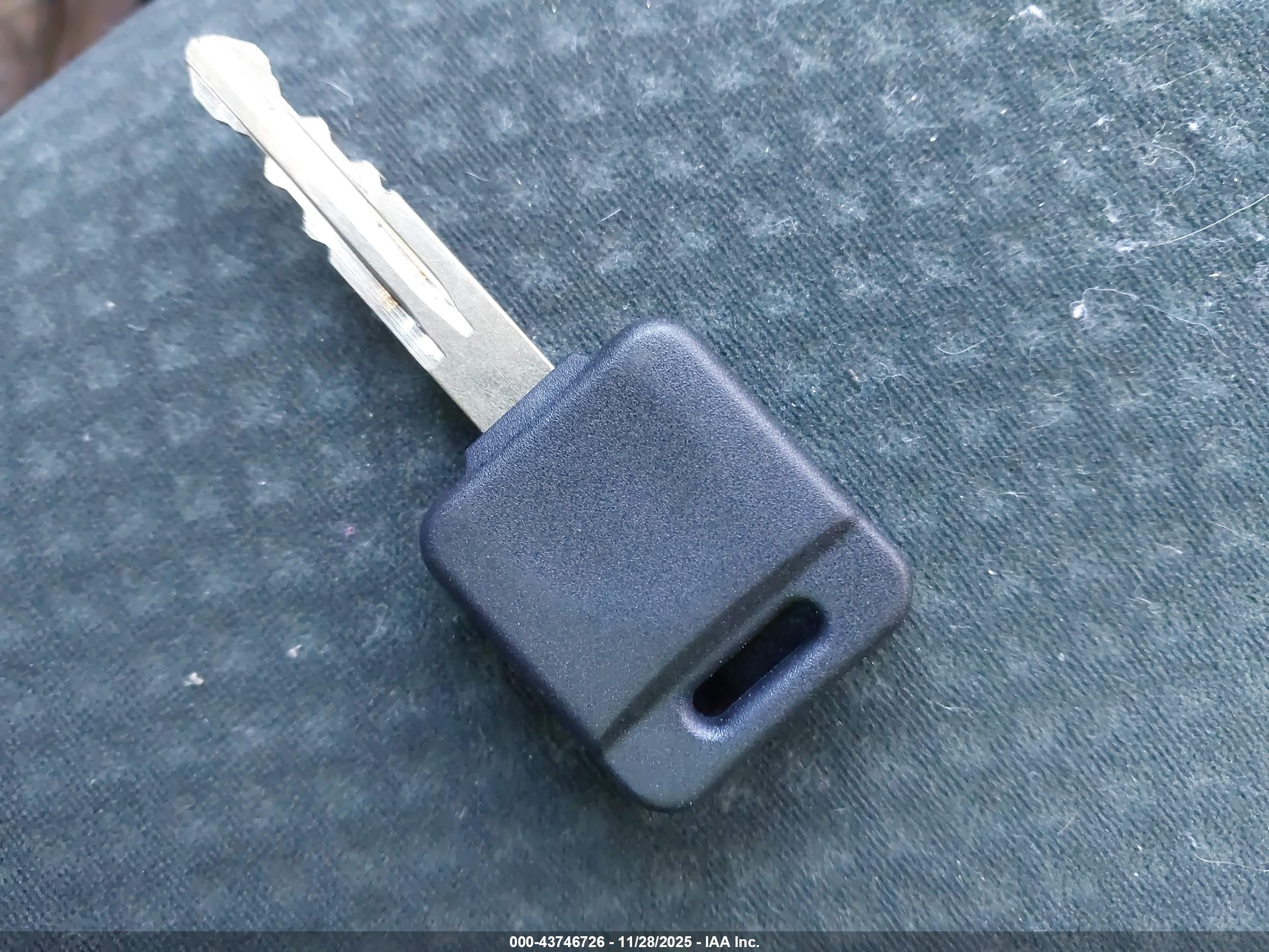 NISSAN VERSA image 11