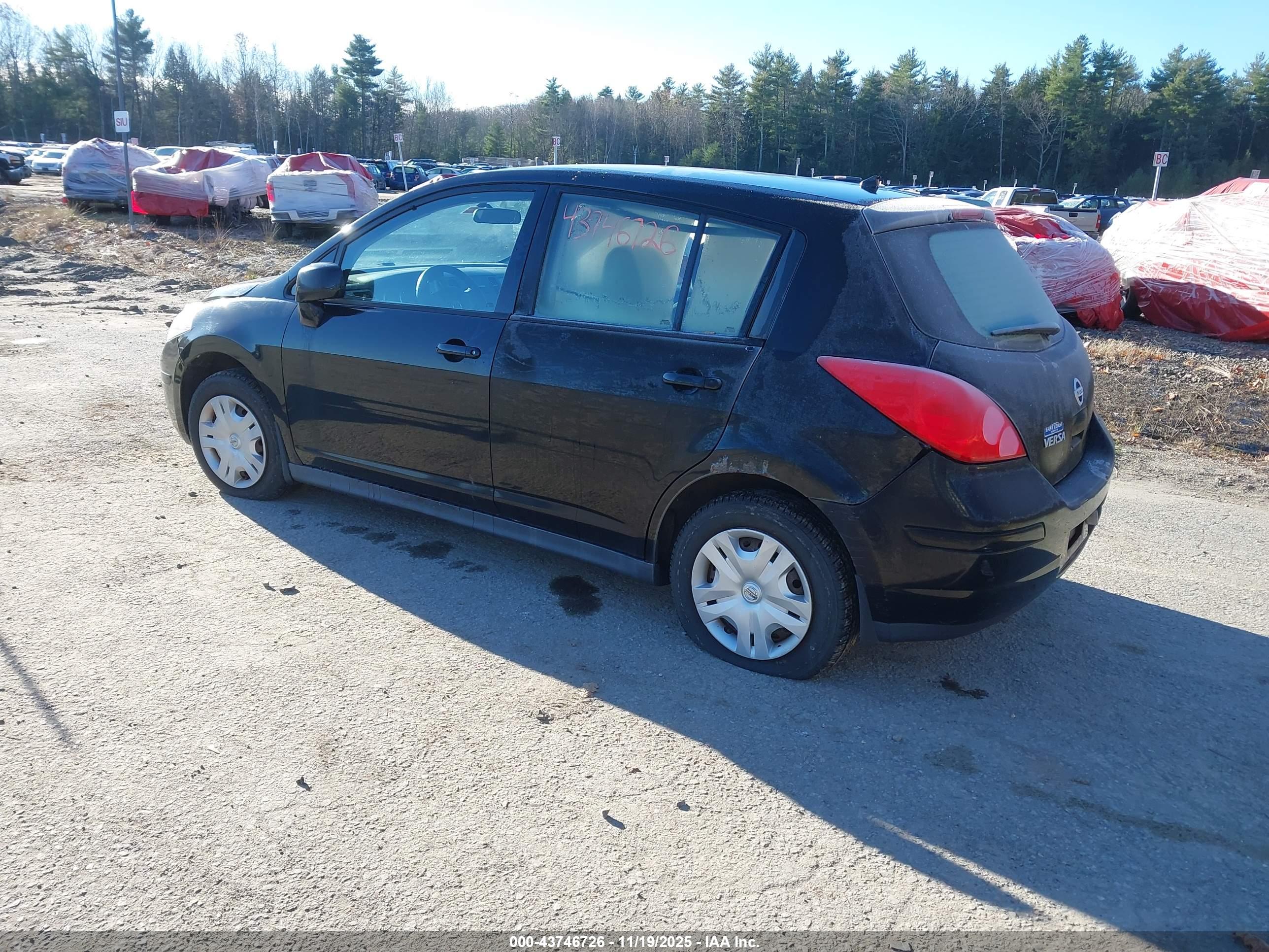 NISSAN VERSA image 3