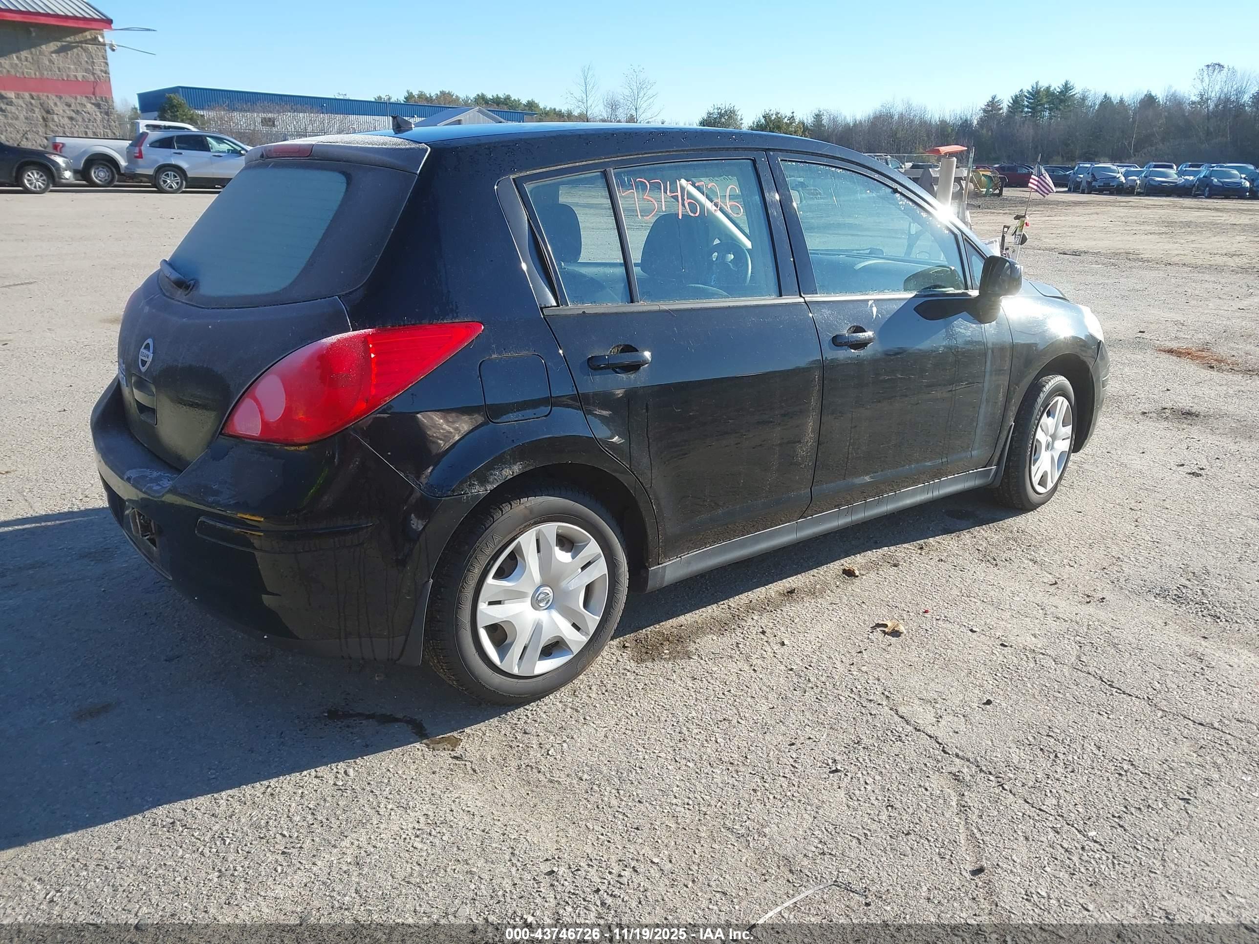 NISSAN VERSA image 4