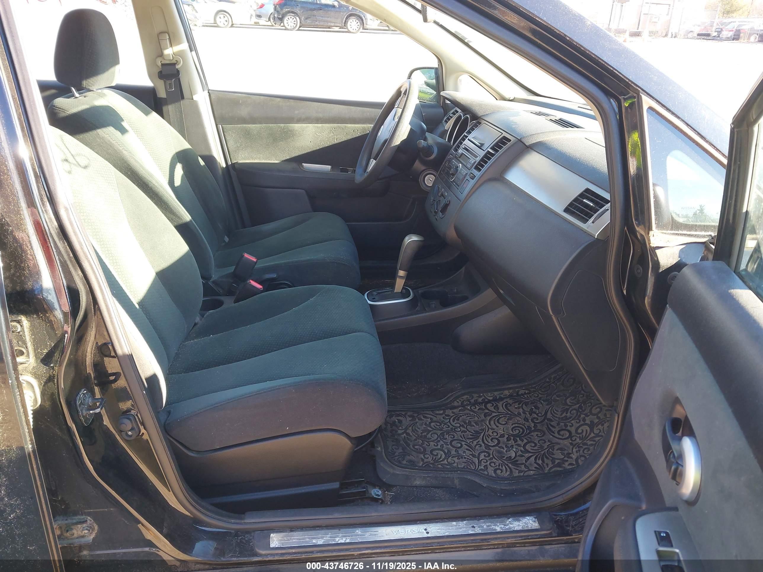 NISSAN VERSA image 5