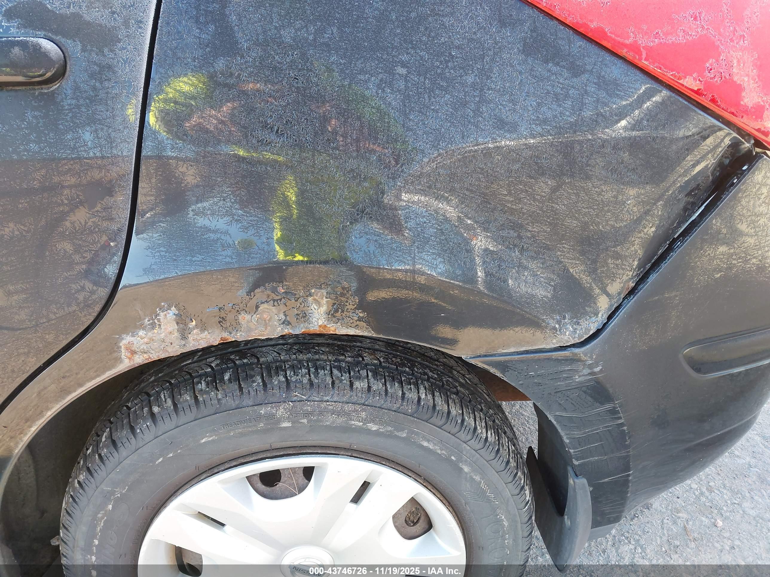 NISSAN VERSA image 6