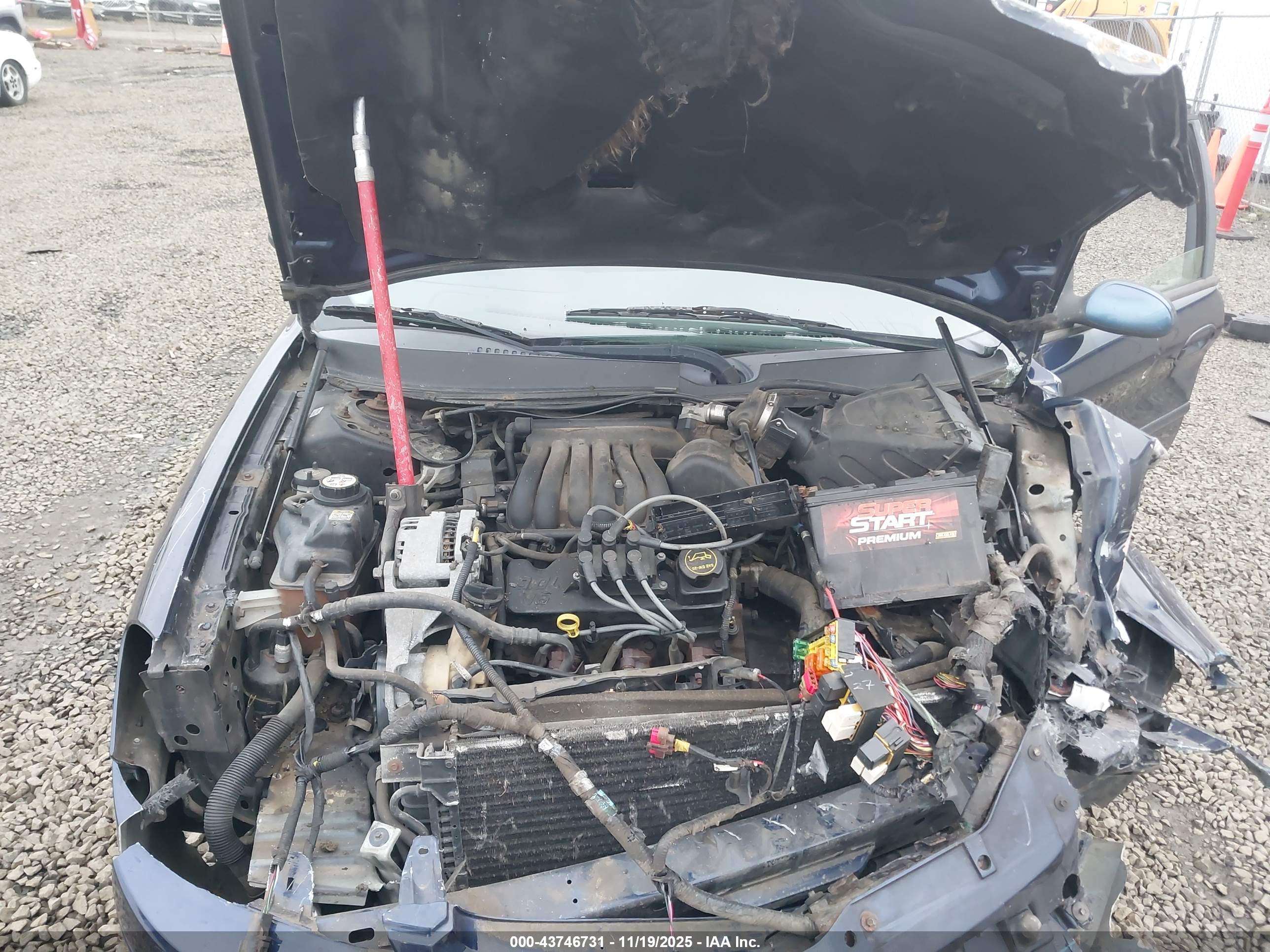FORD TAURUS image 10