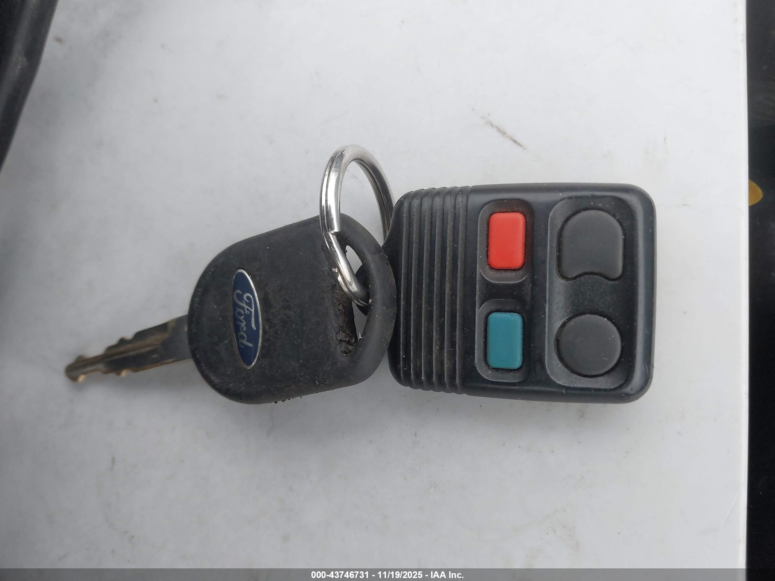 FORD TAURUS image 11