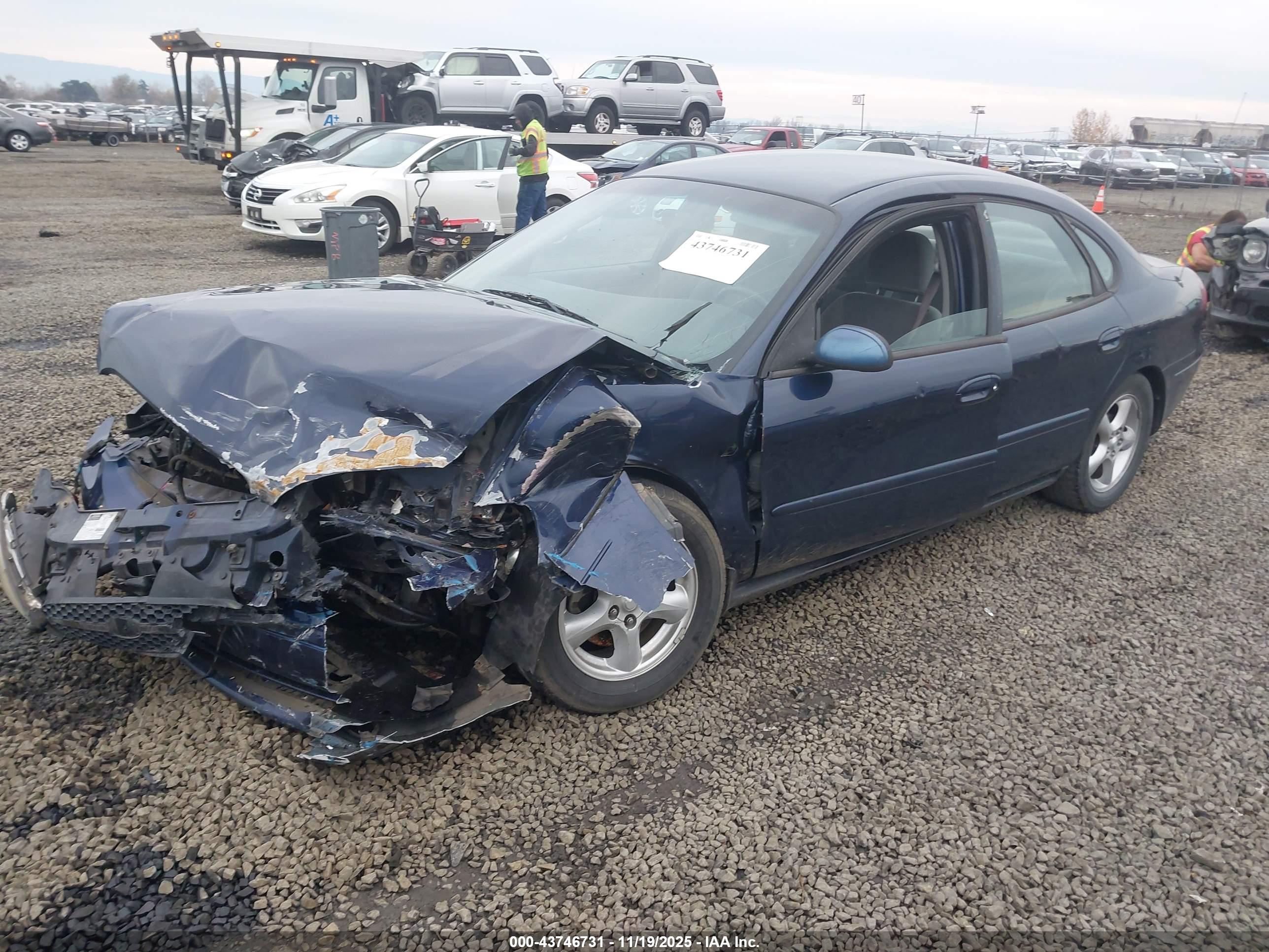 FORD TAURUS image 2