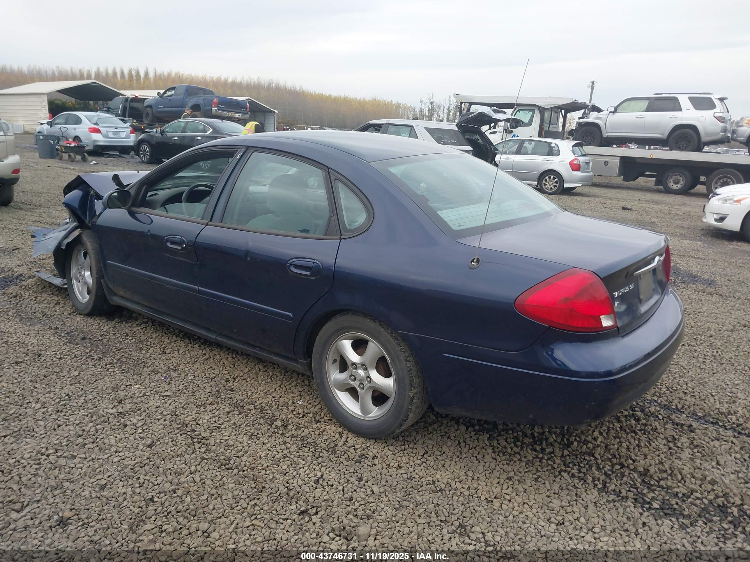 FORD TAURUS image 3