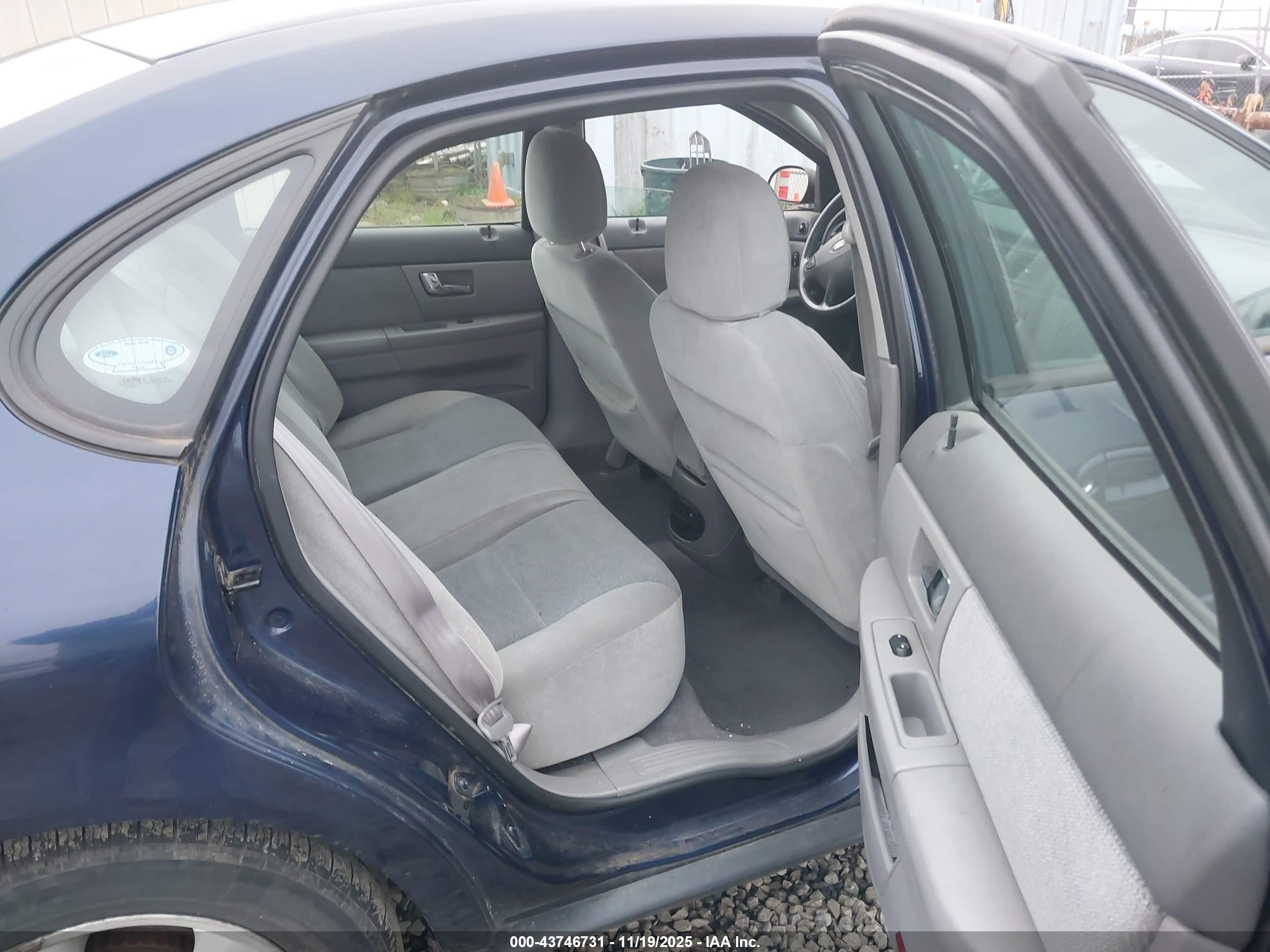 FORD TAURUS image 8