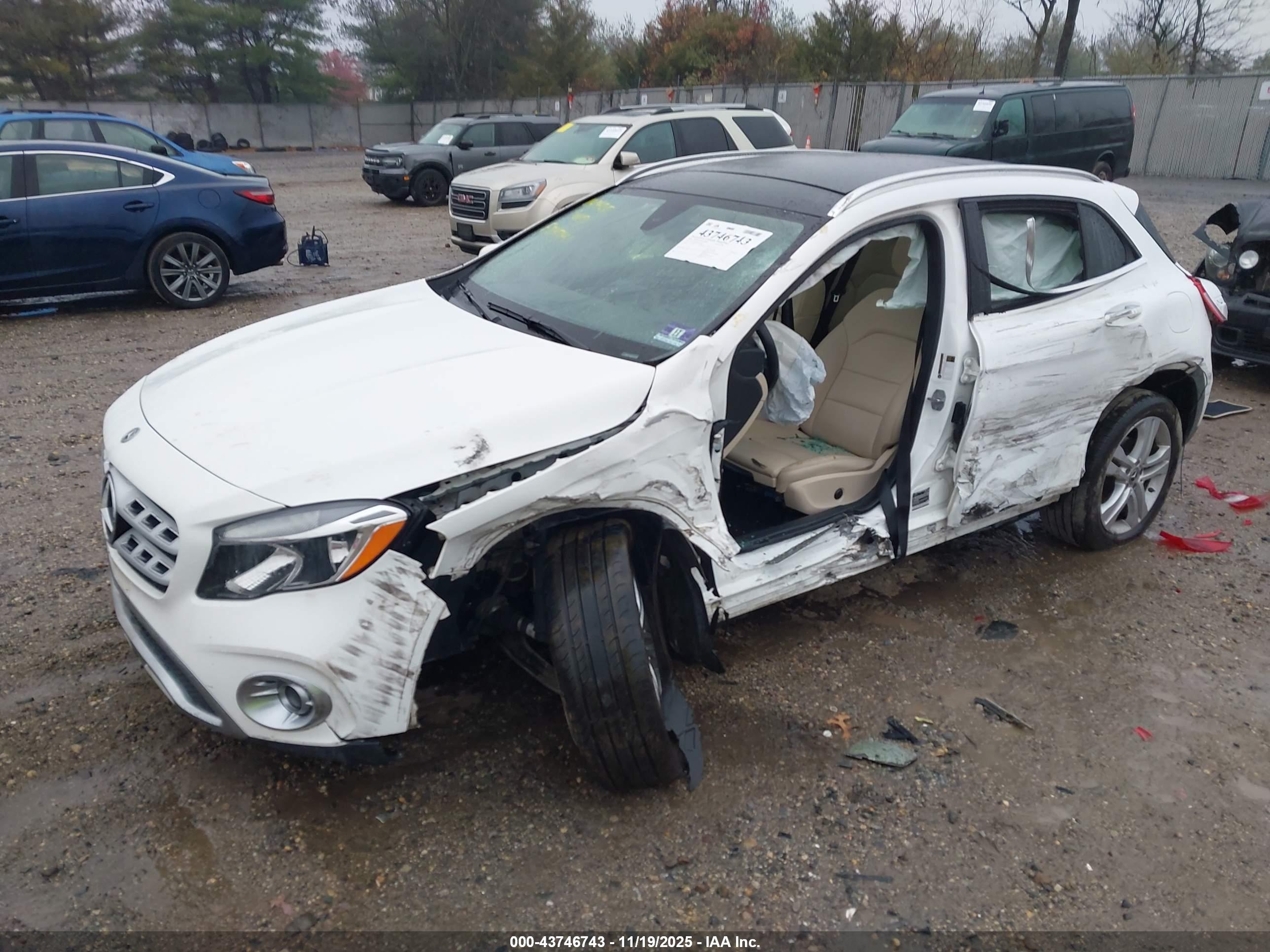 MERCEDES-BENZ GLA image 2