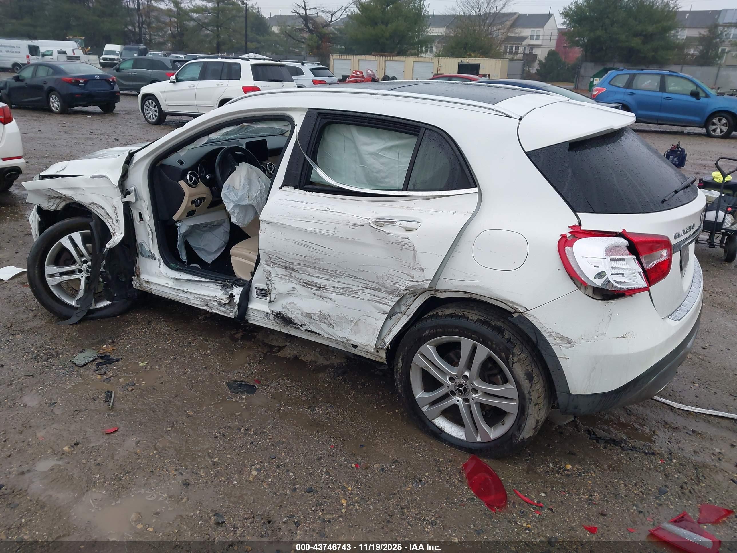 MERCEDES-BENZ GLA image 3