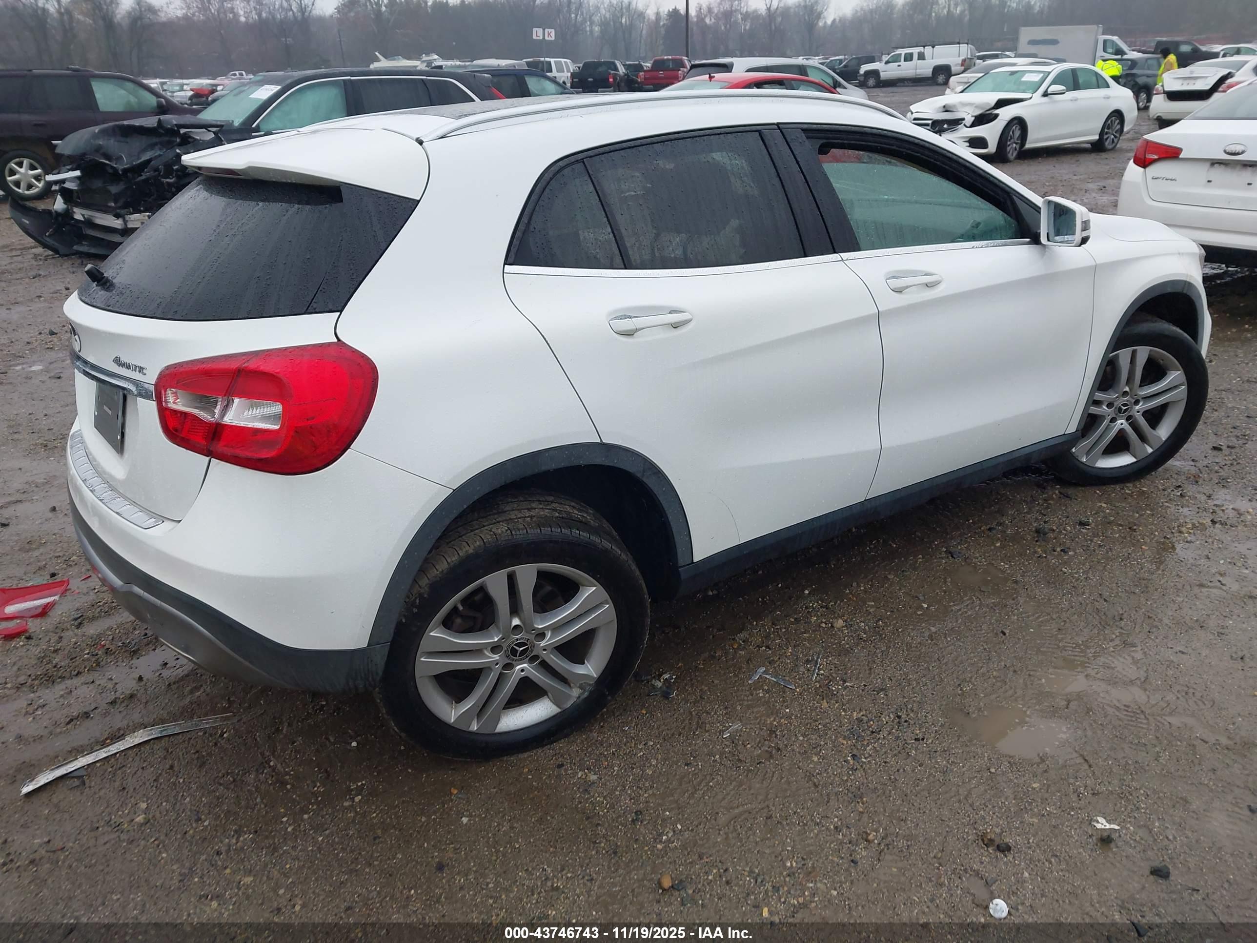 MERCEDES-BENZ GLA image 4